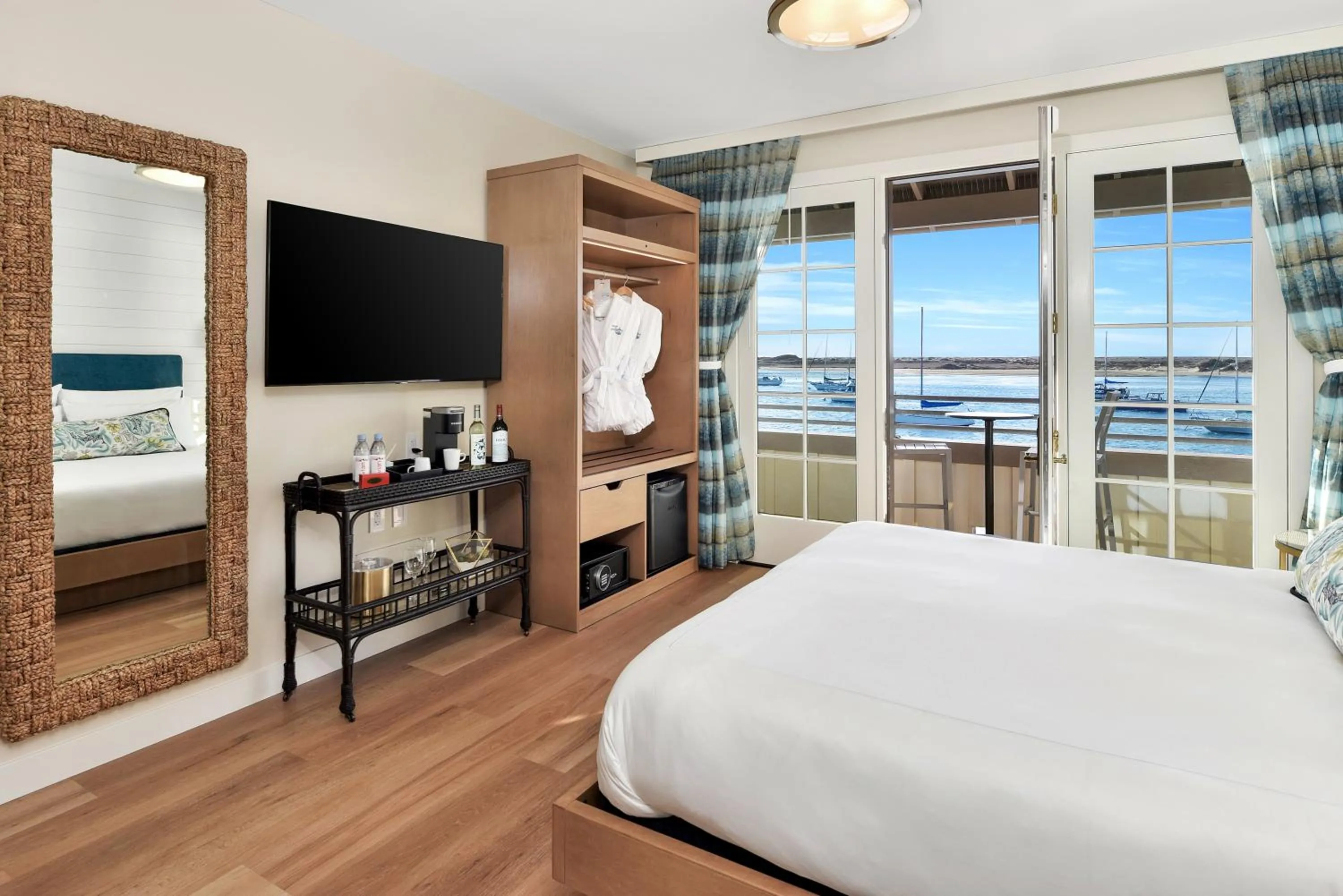 TV and multimedia, Bed in Inn At Rose's Landing