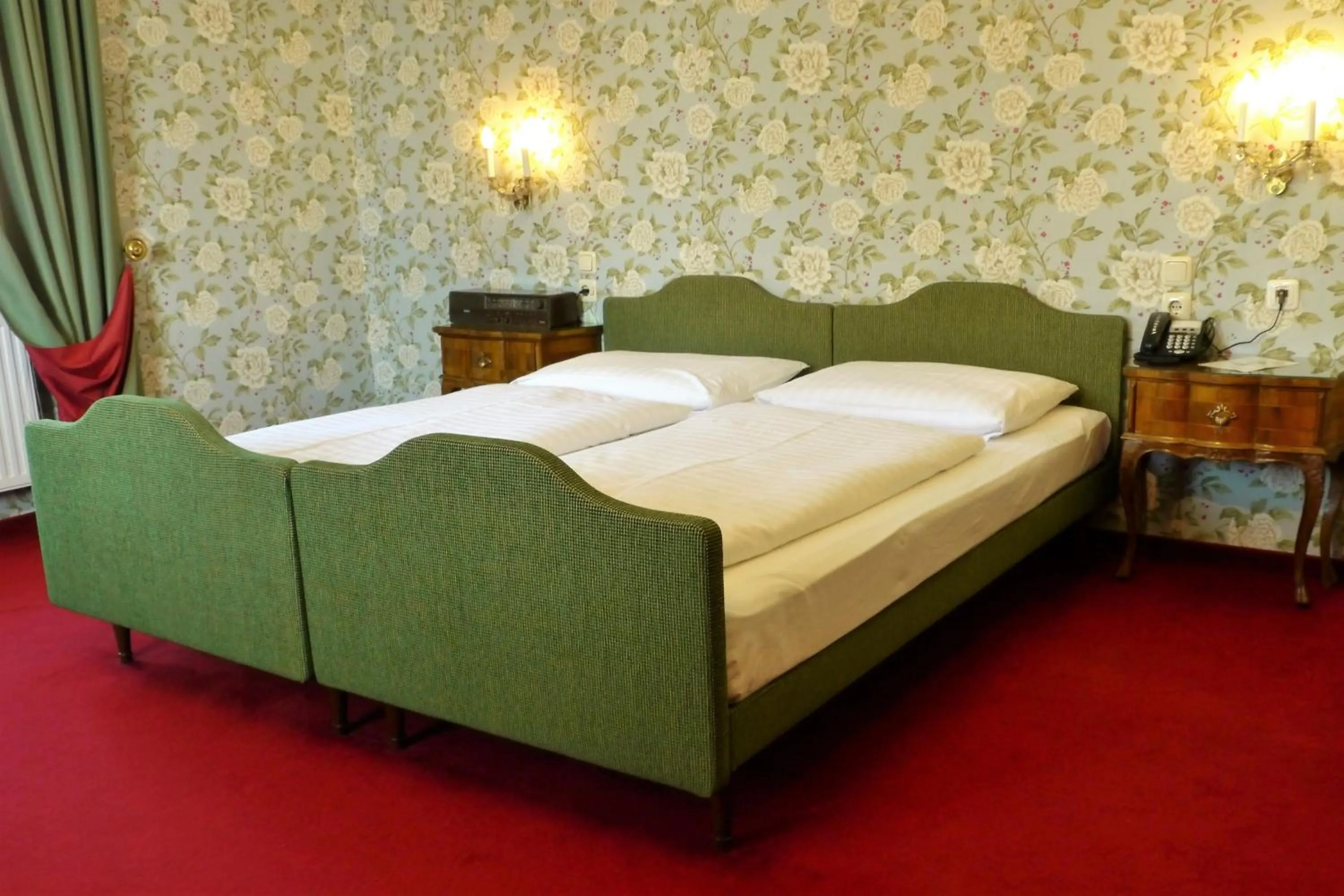 Bed in Hotel Hohenstauffen