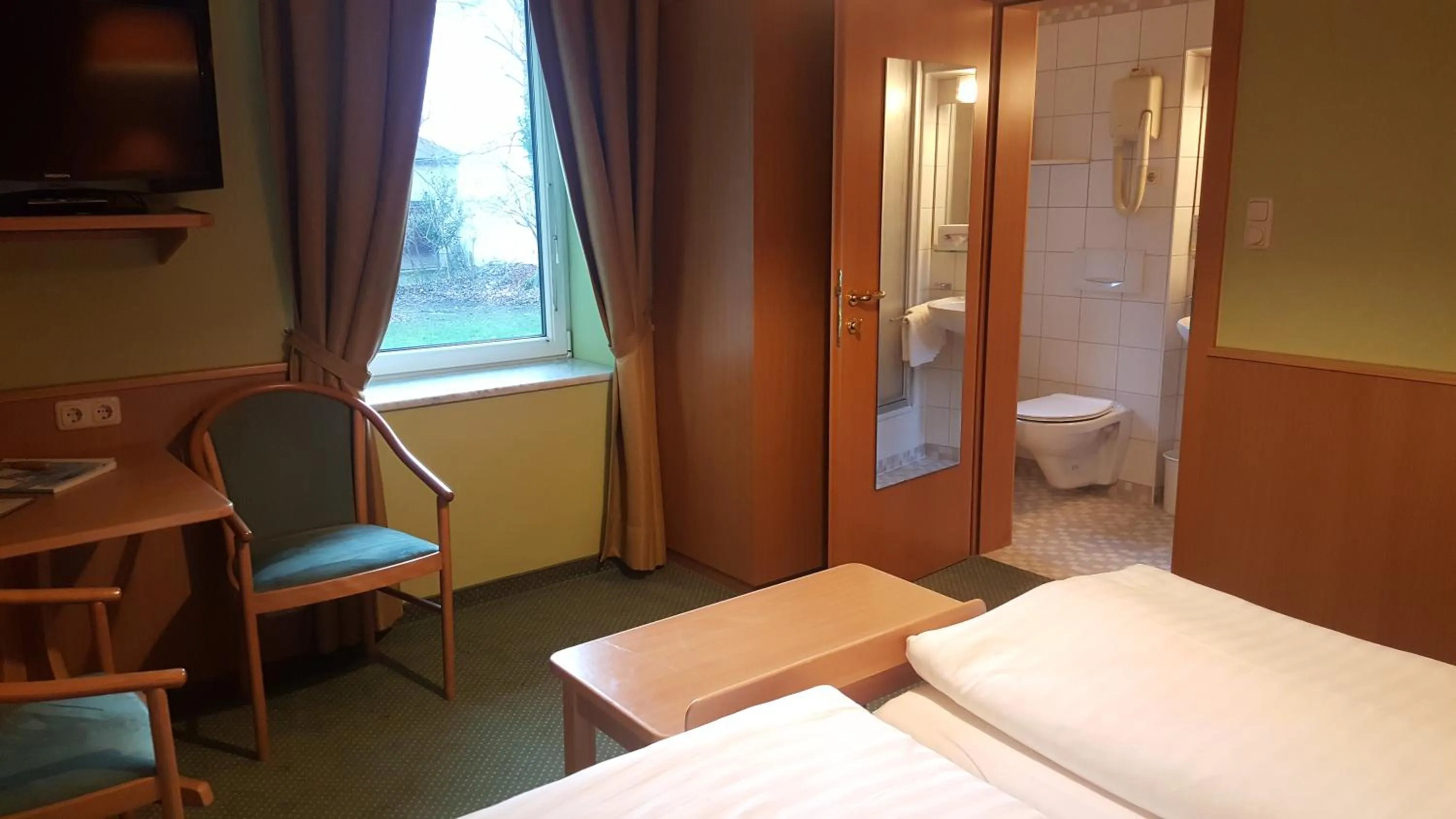 Bed in Hotel Hohenstauffen