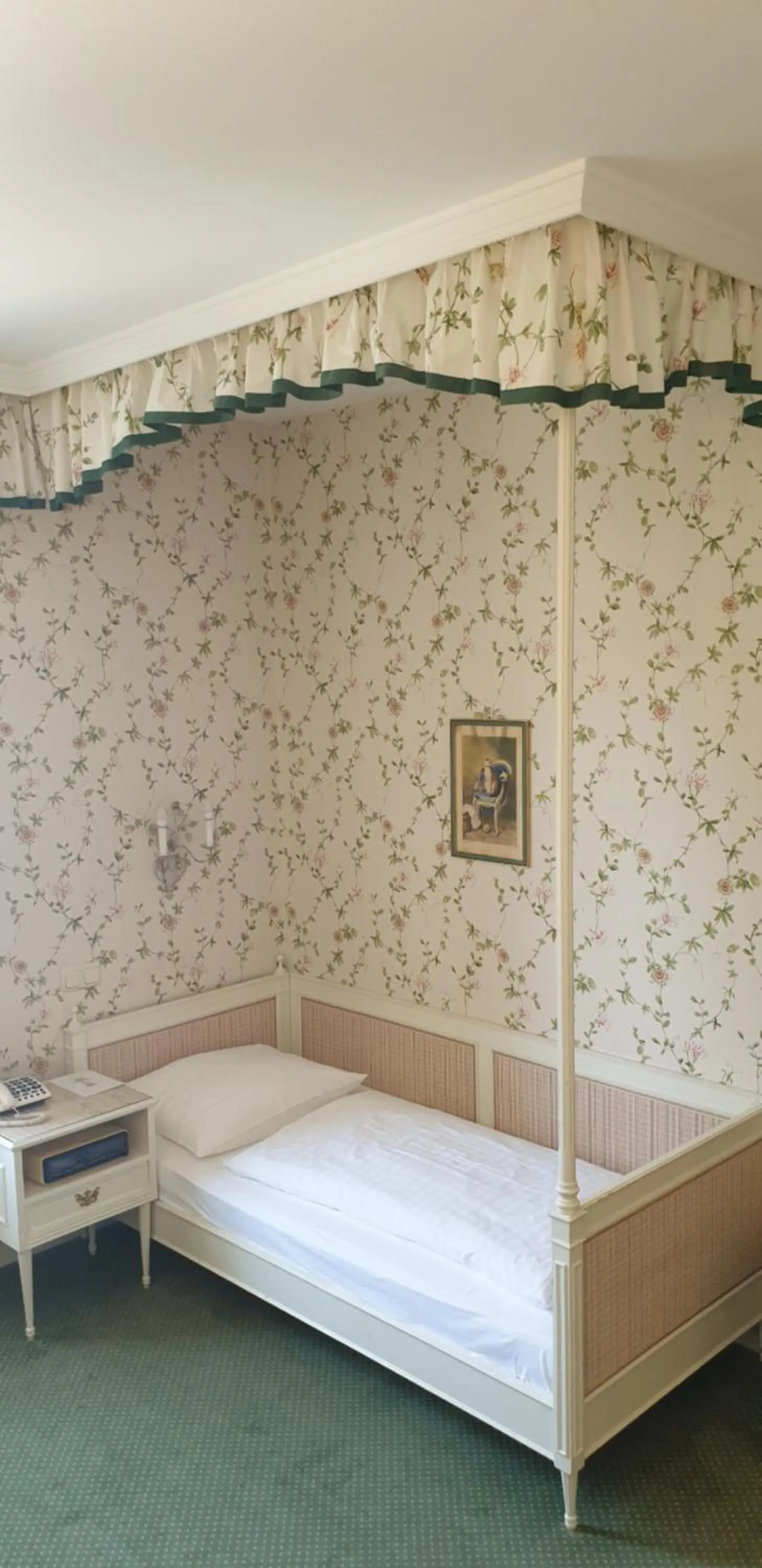 Bed in Hotel Hohenstauffen