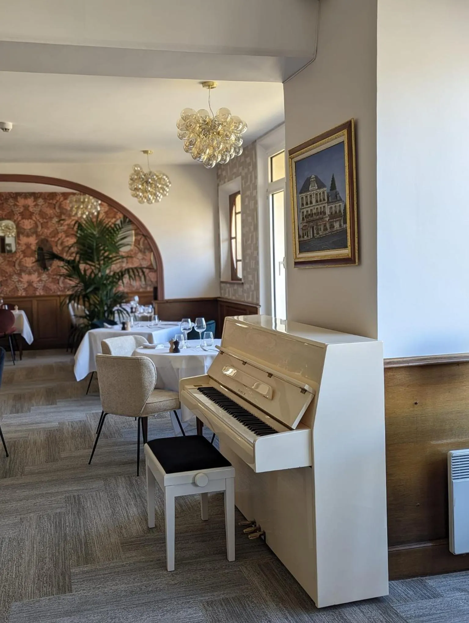 Living room in Hotel du Saumon, Verneuil sur Avre