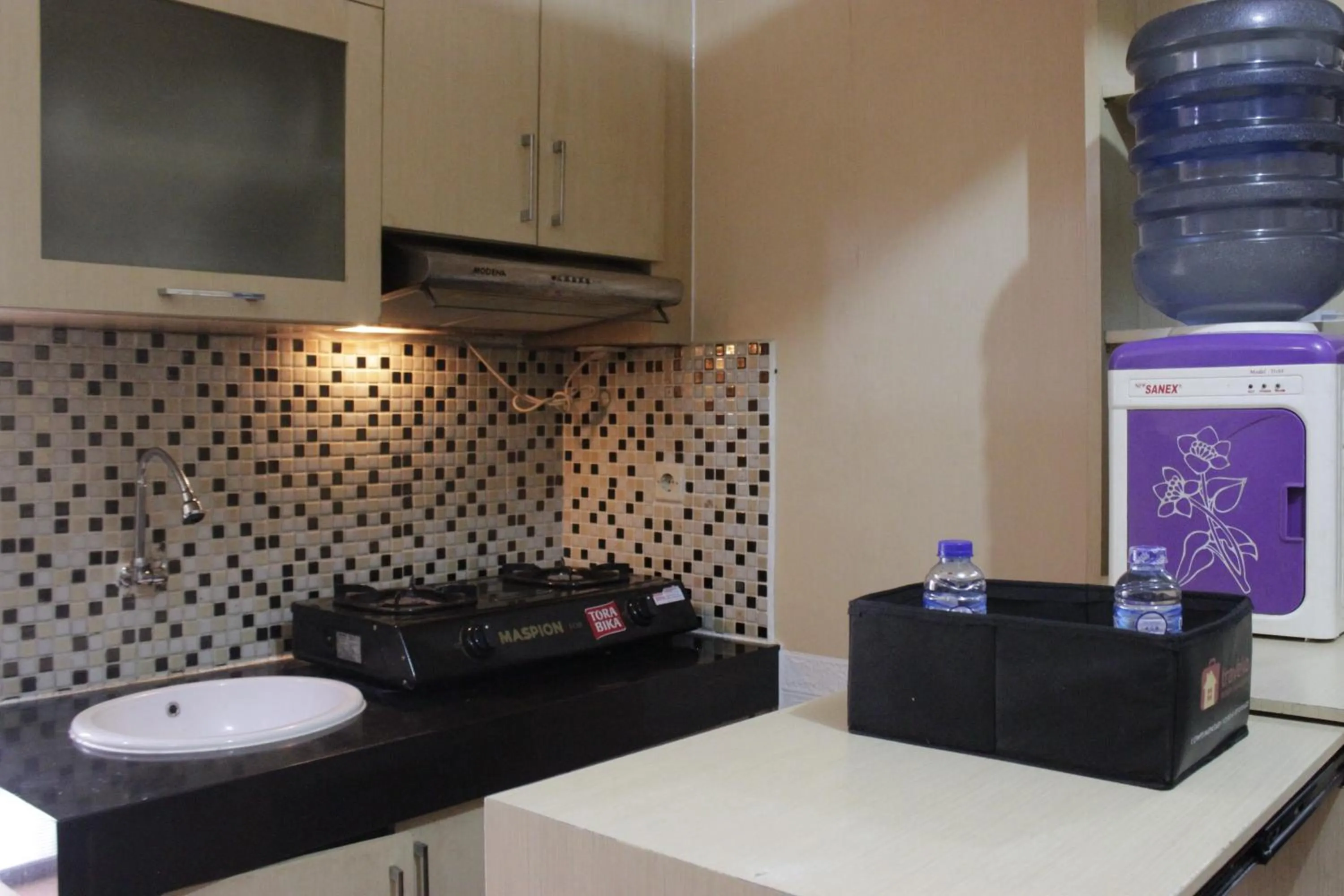 Kitchen or kitchenette in Private & Stylish 2BR at Gateway Apartment Ahmad Yani Cicadas By Travelio