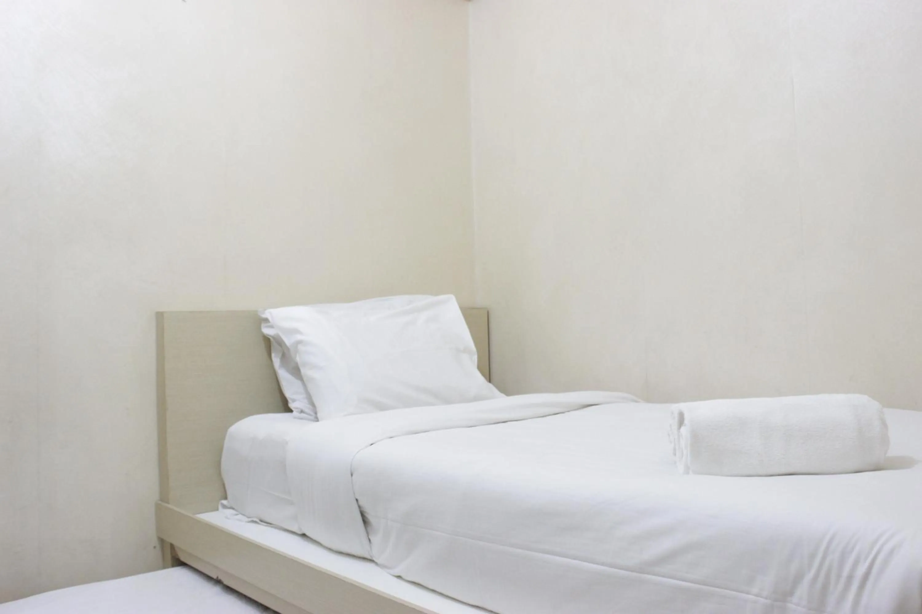 Bed in Private & Stylish 2BR at Gateway Apartment Ahmad Yani Cicadas By Travelio