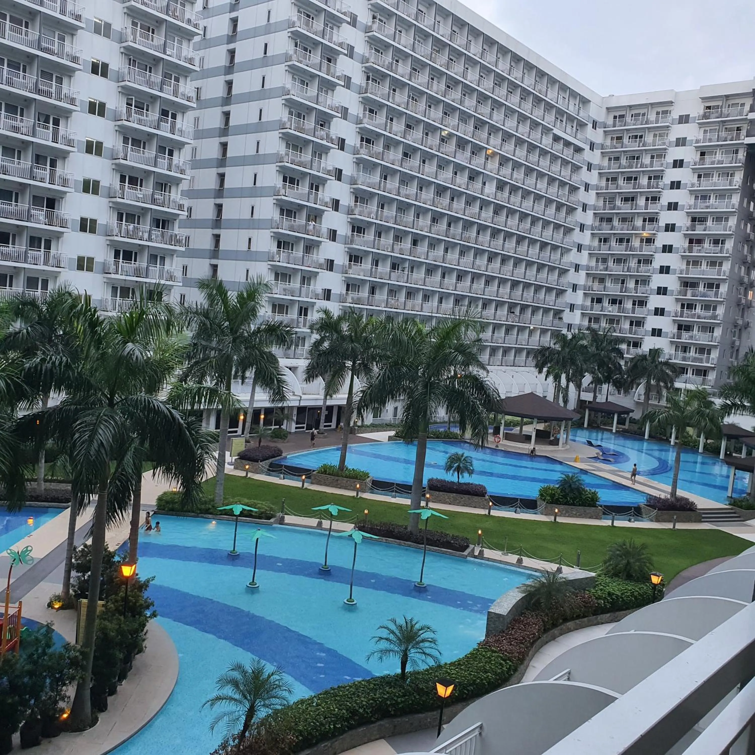 Swimming pool in SHELL RESIDENCES