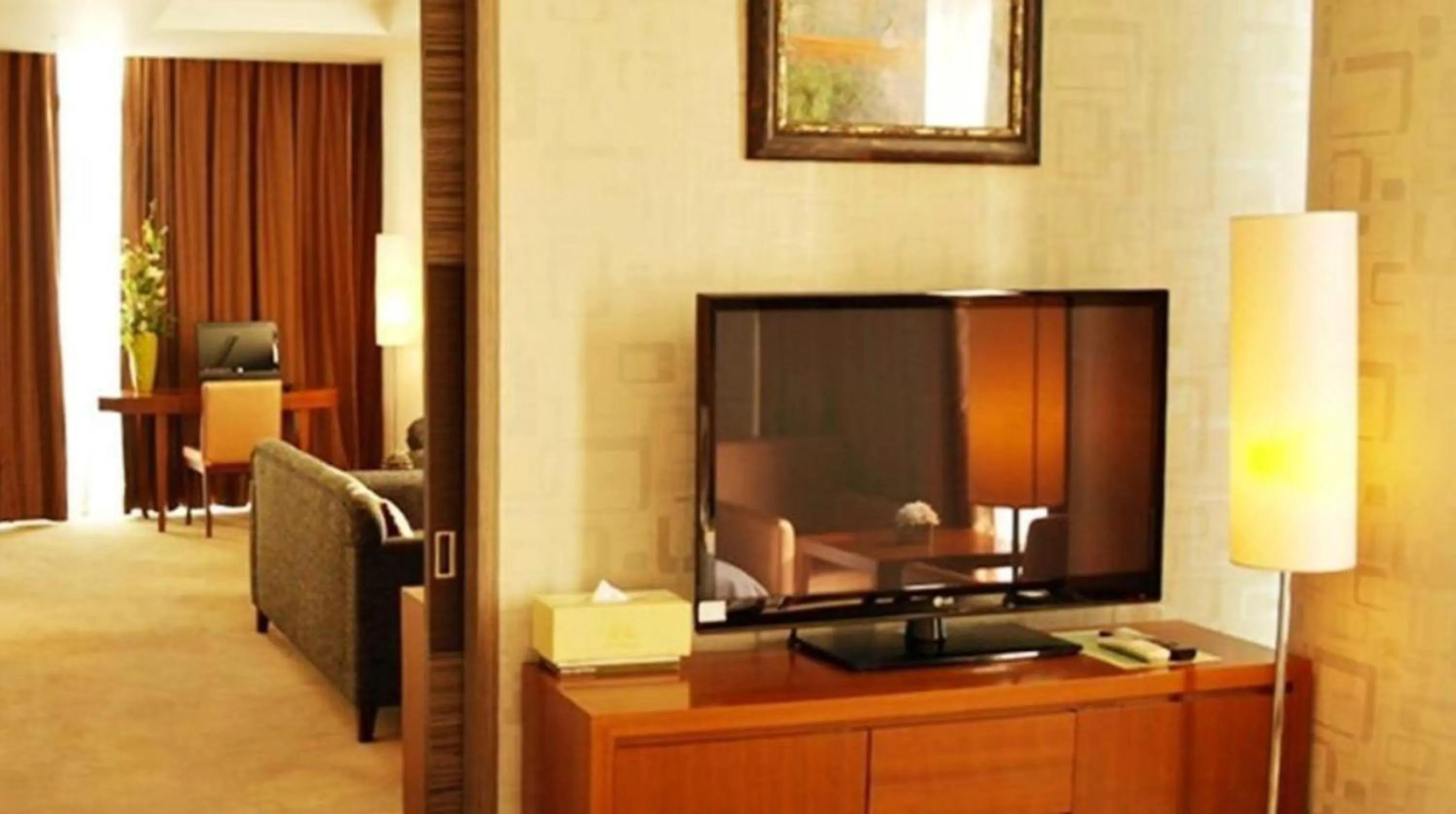 Communal lounge/ TV room in Ecograd Hotel