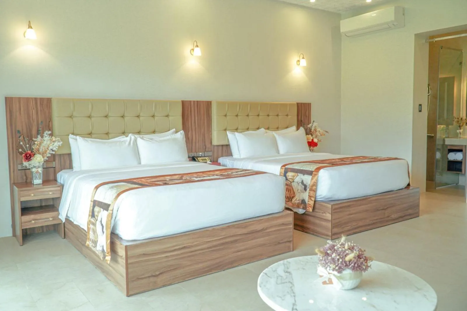 Bed in Rancho Bernardo Luxury Villas and Resort