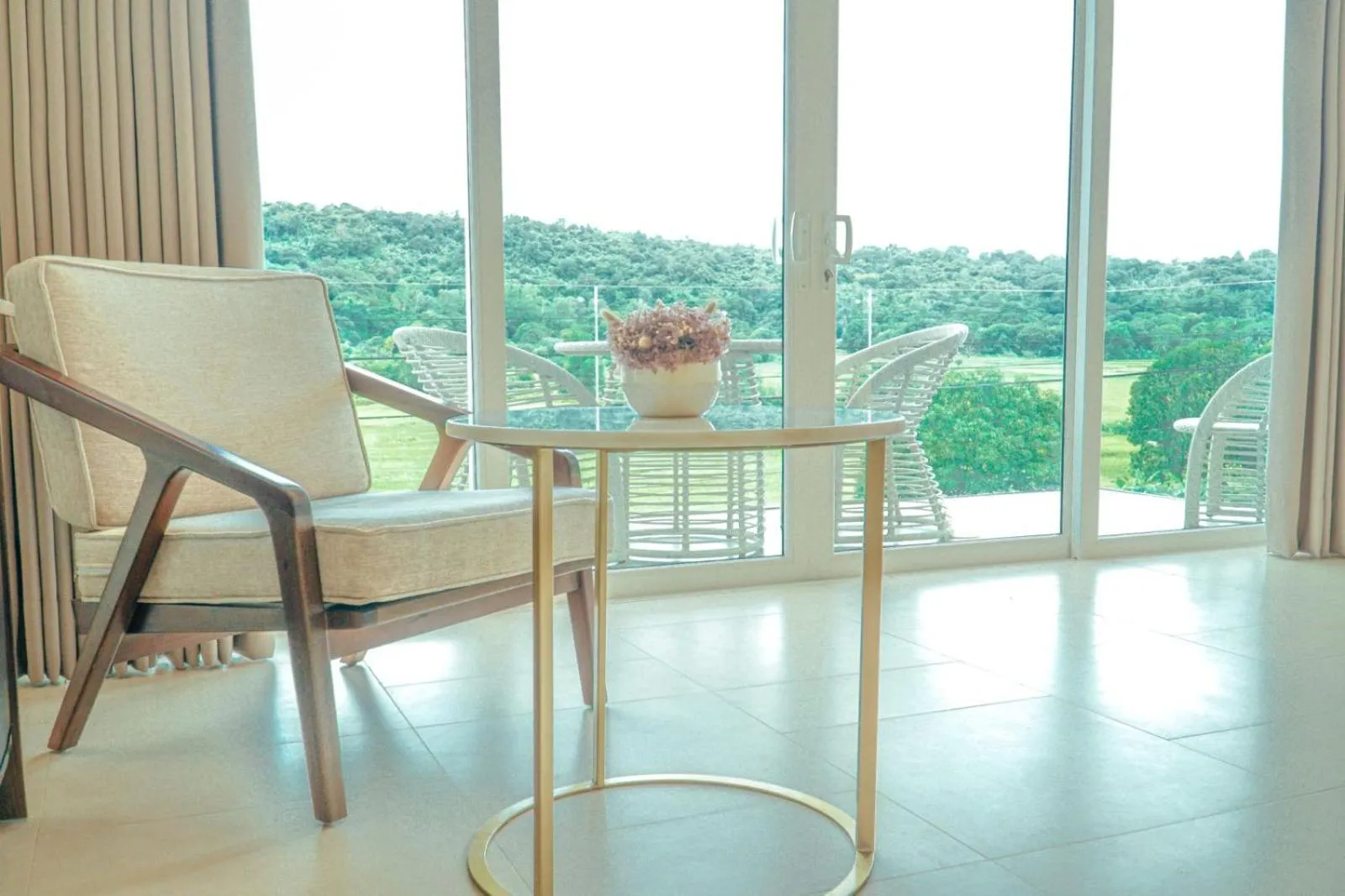 Living room in Rancho Bernardo Luxury Villas and Resort