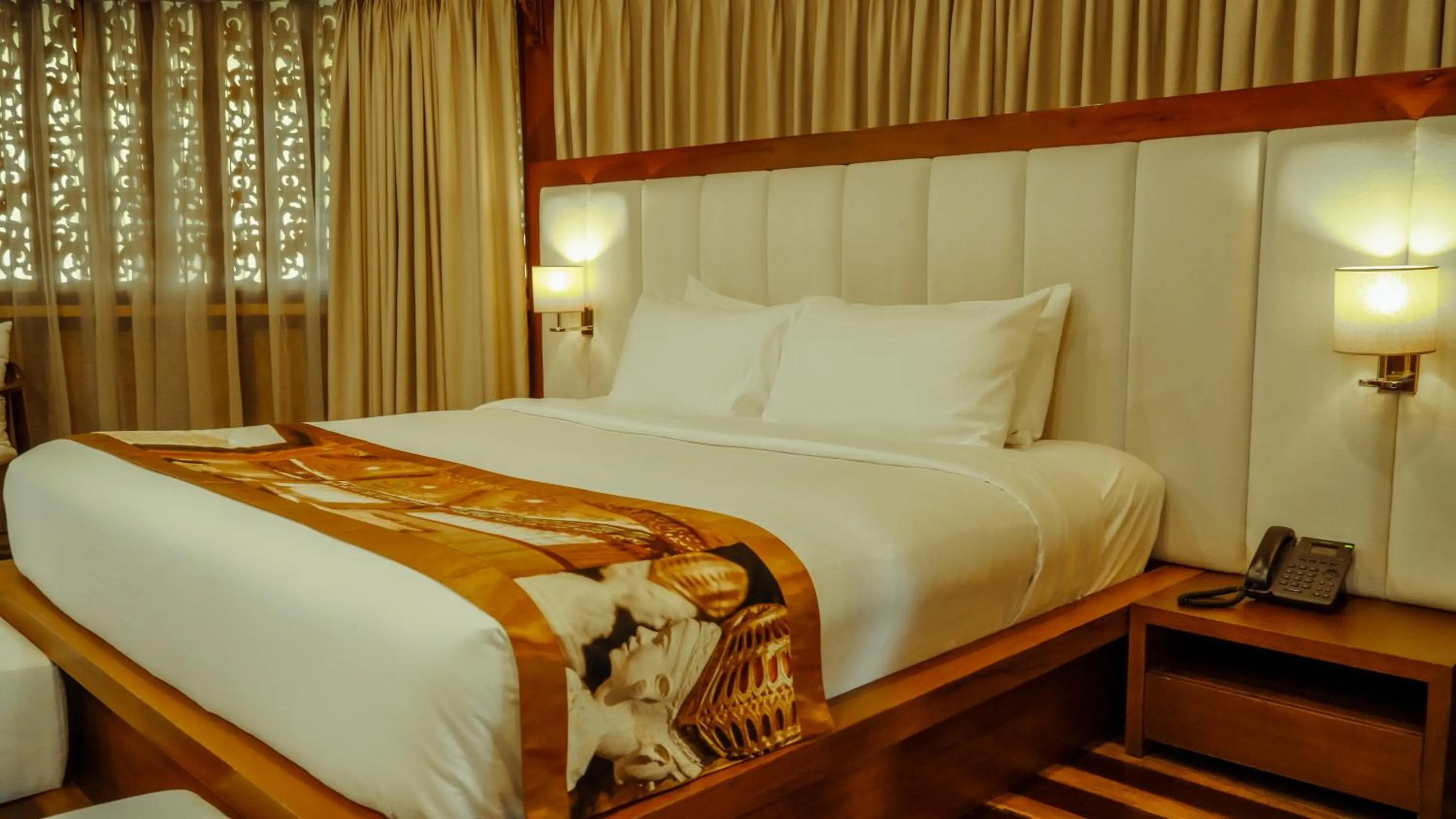 Bed in Rancho Bernardo Luxury Villas and Resort