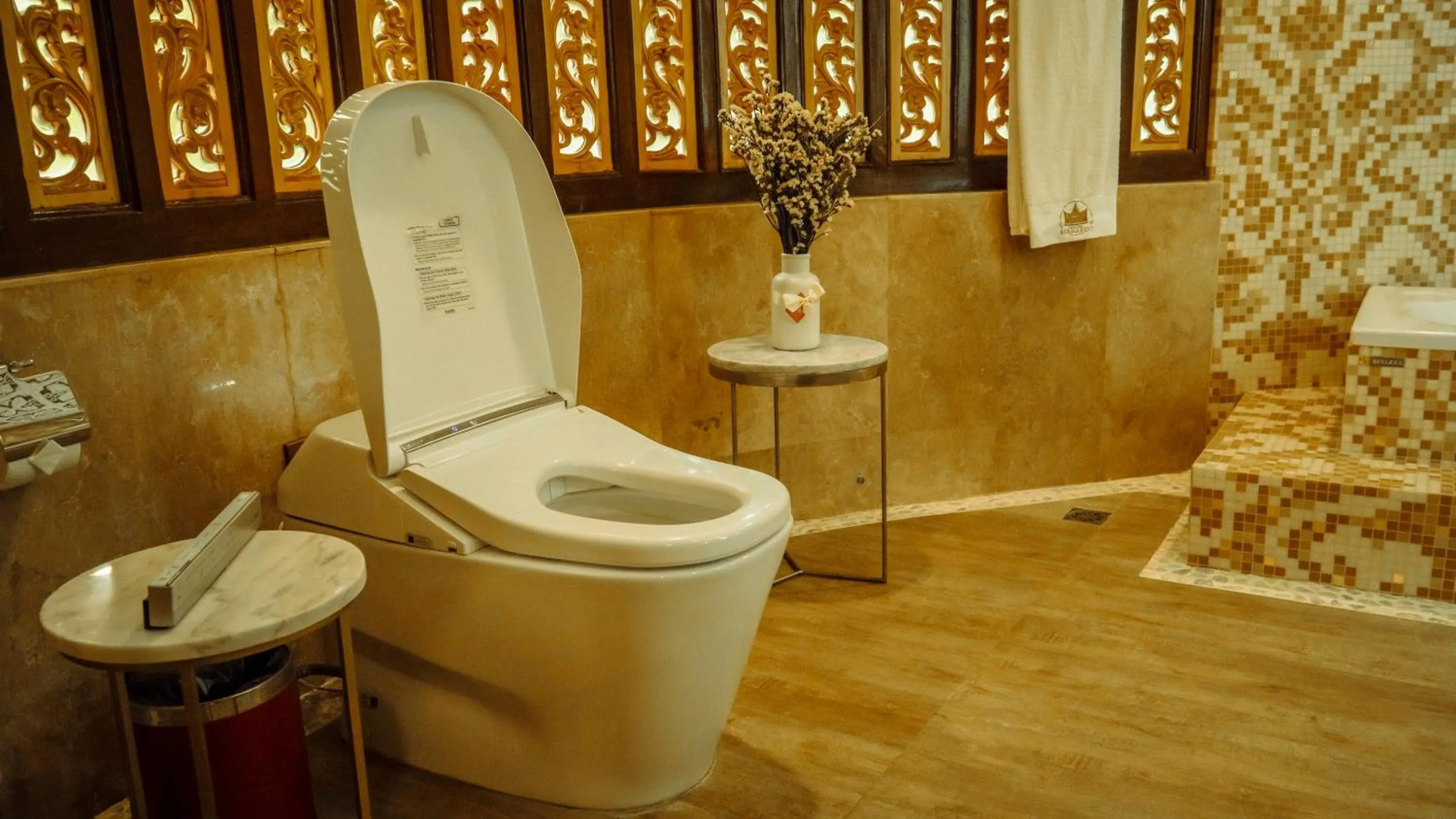 Toilet in Rancho Bernardo Luxury Villas and Resort