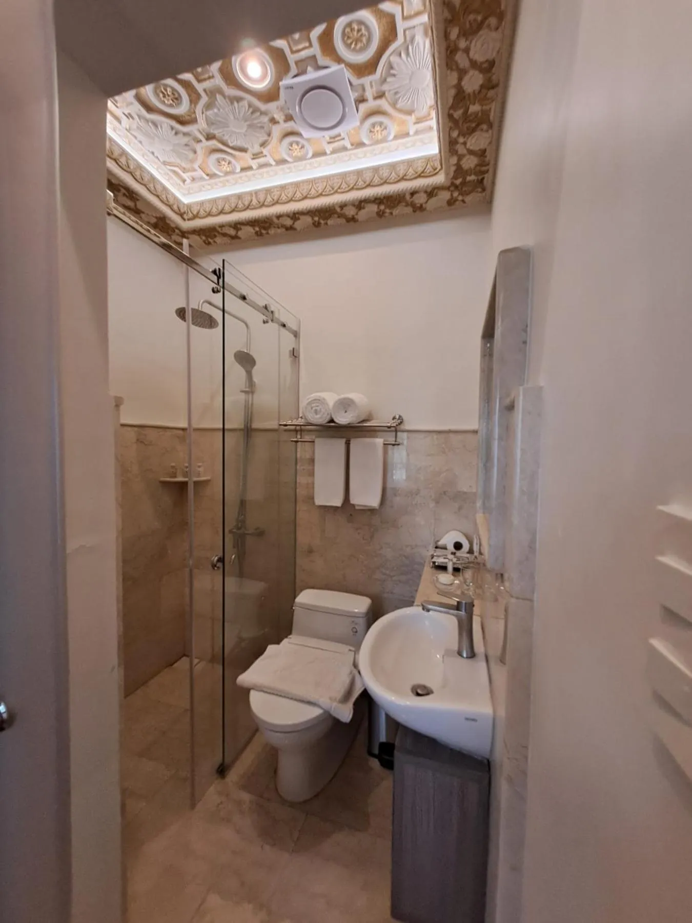 Toilet in Rancho Bernardo Luxury Villas and Resort