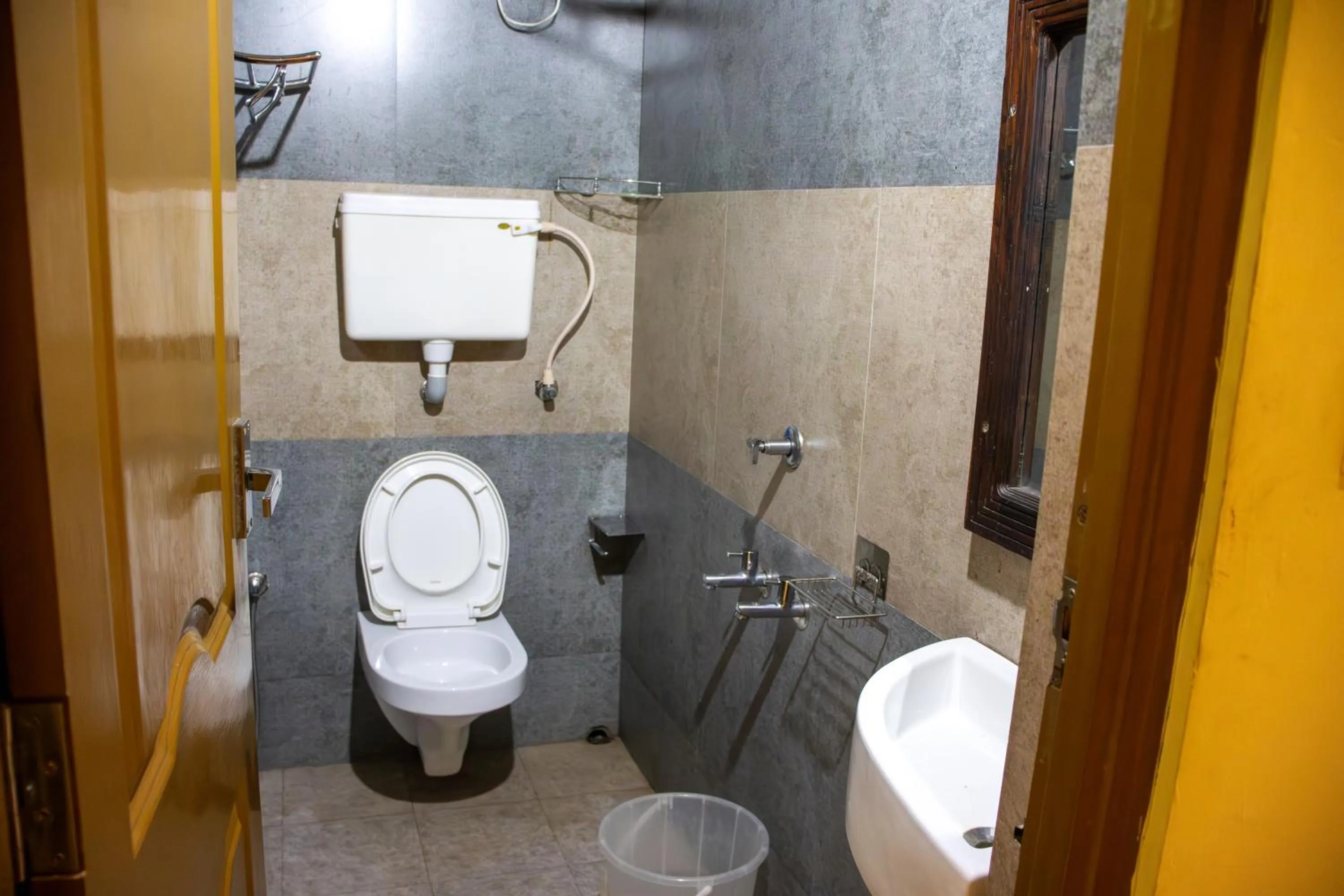 Bathroom in Snow Hills Nature Resort, Thekkady