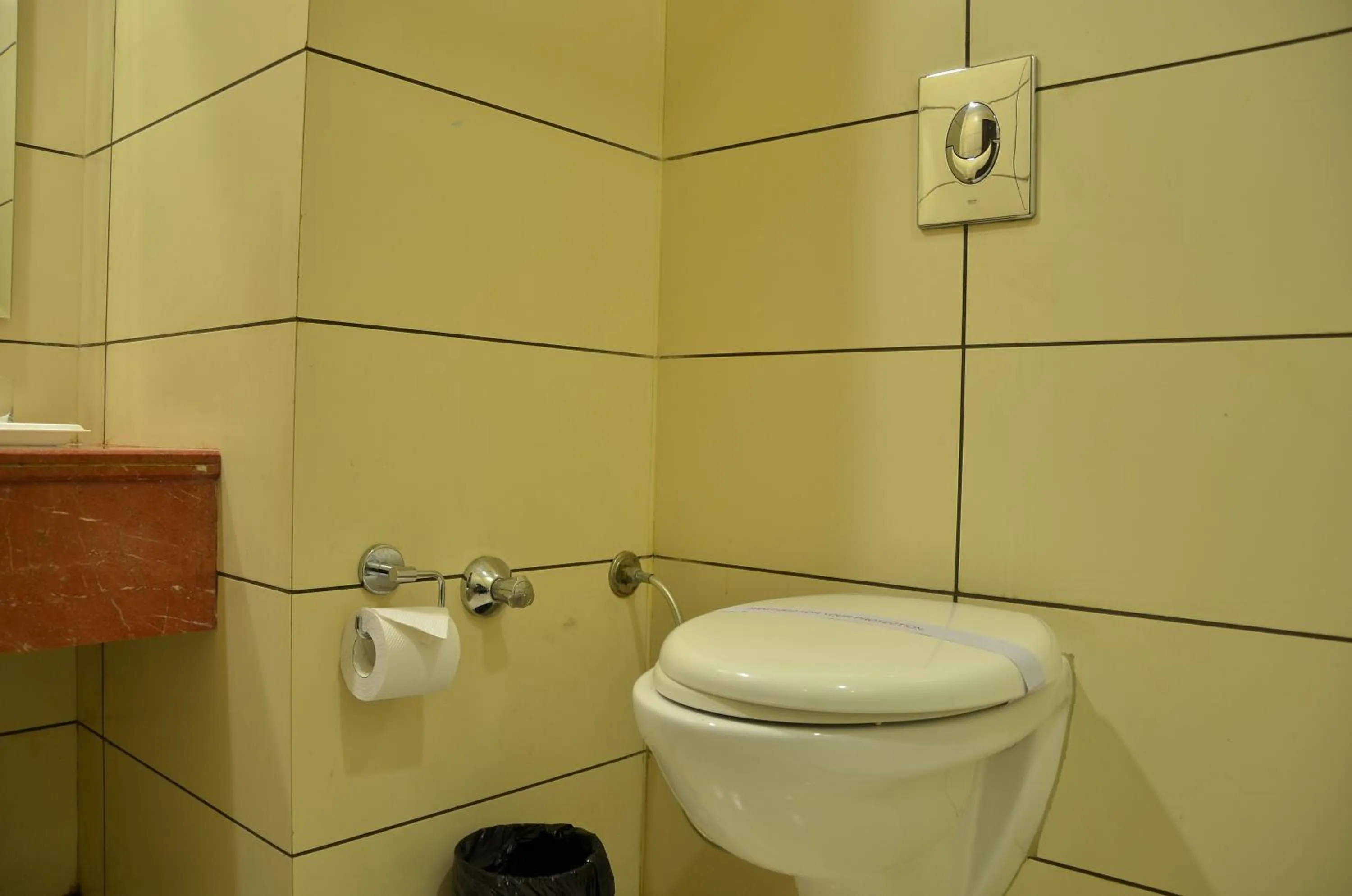 Toilet in Best Western Swing High Katra