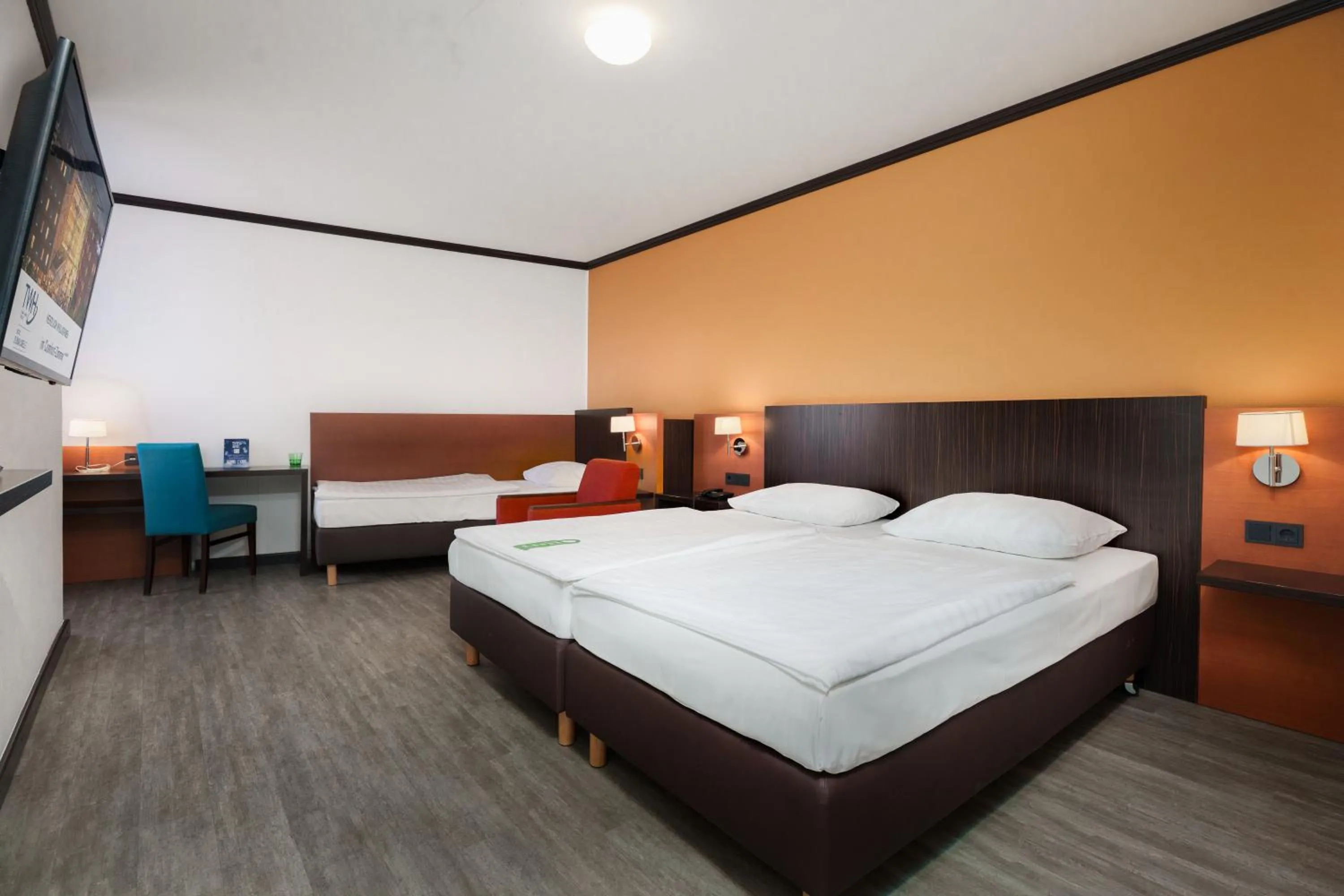 Bed in Trans World Hotel Donauwelle