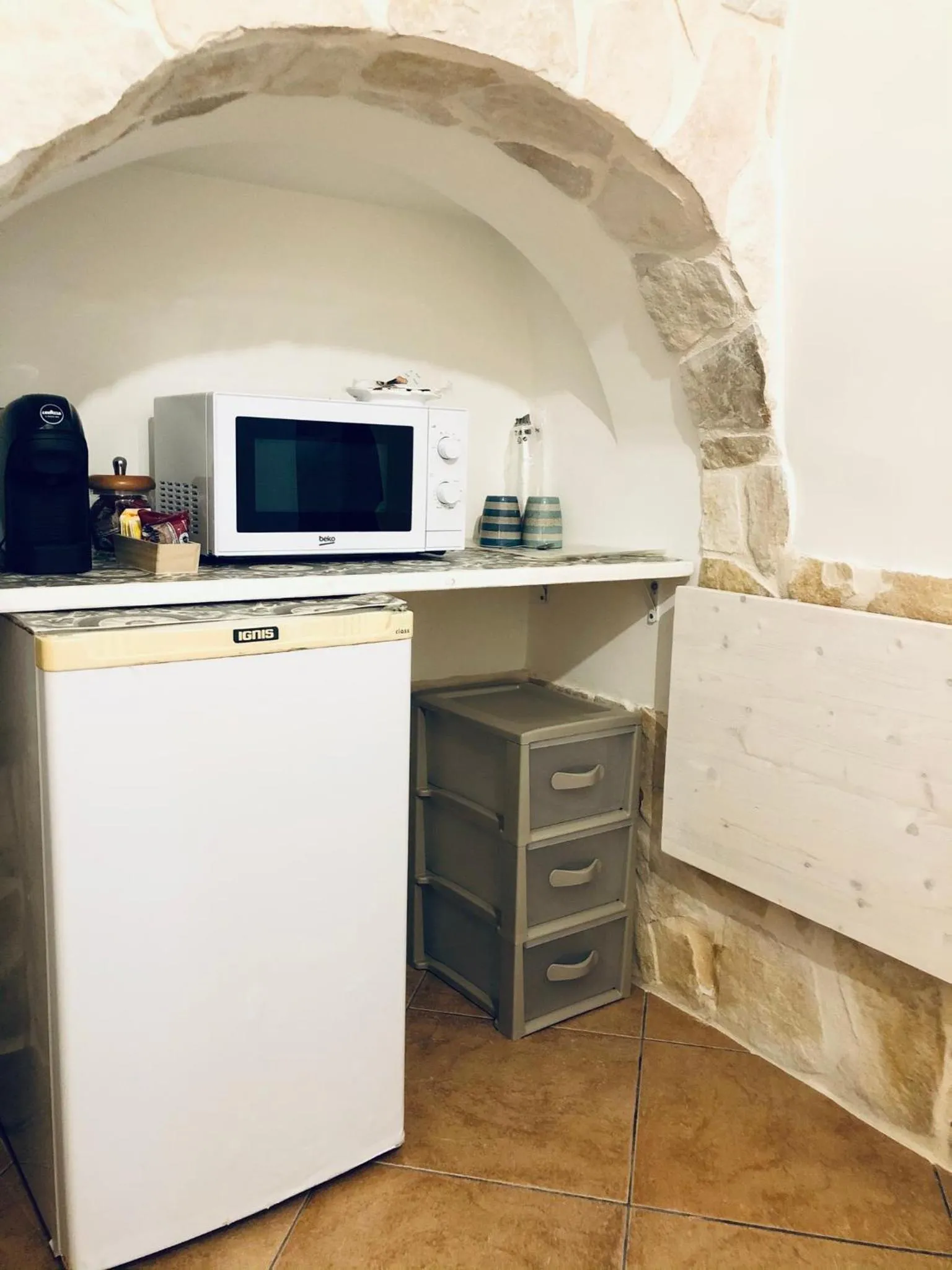 microwave in Dimora Bellini Apartment and Rooms