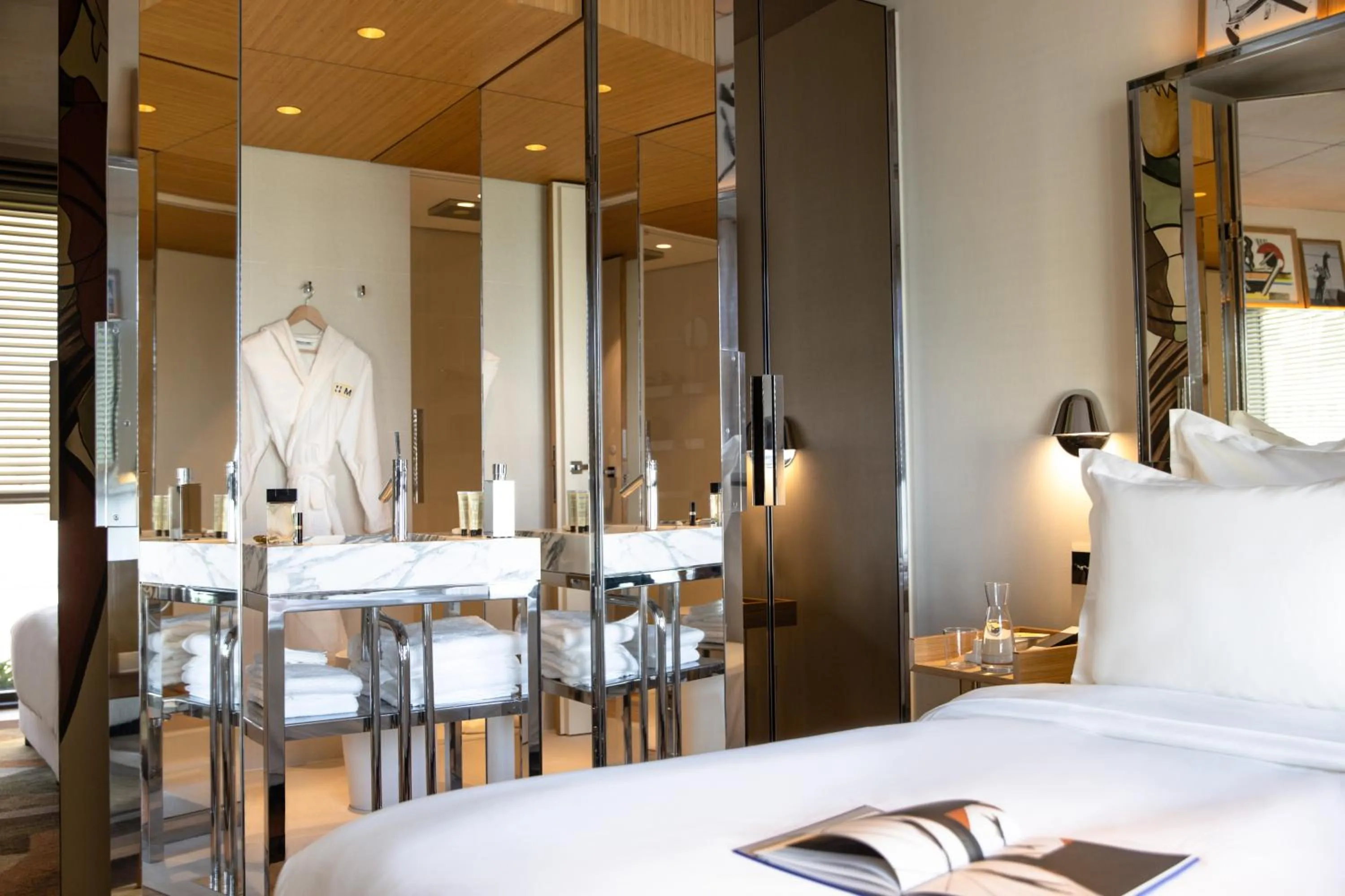 Bathroom, Bed in Villa M