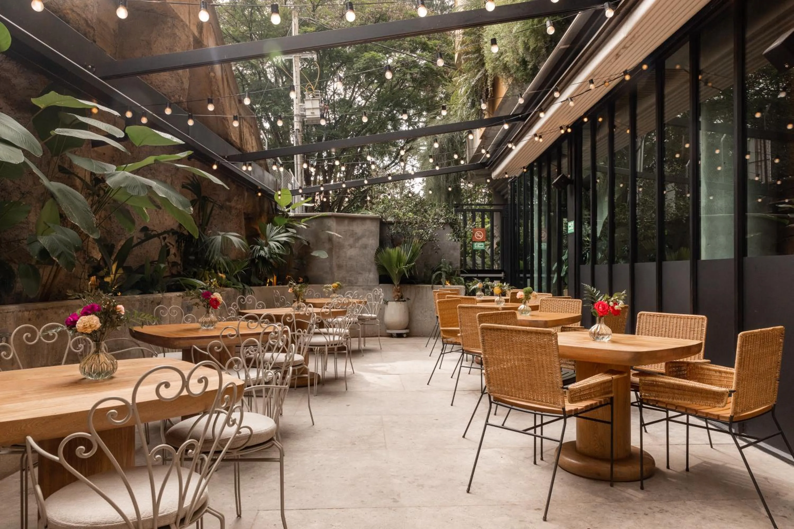Restaurant/places to eat in 23 Hotel Medellin