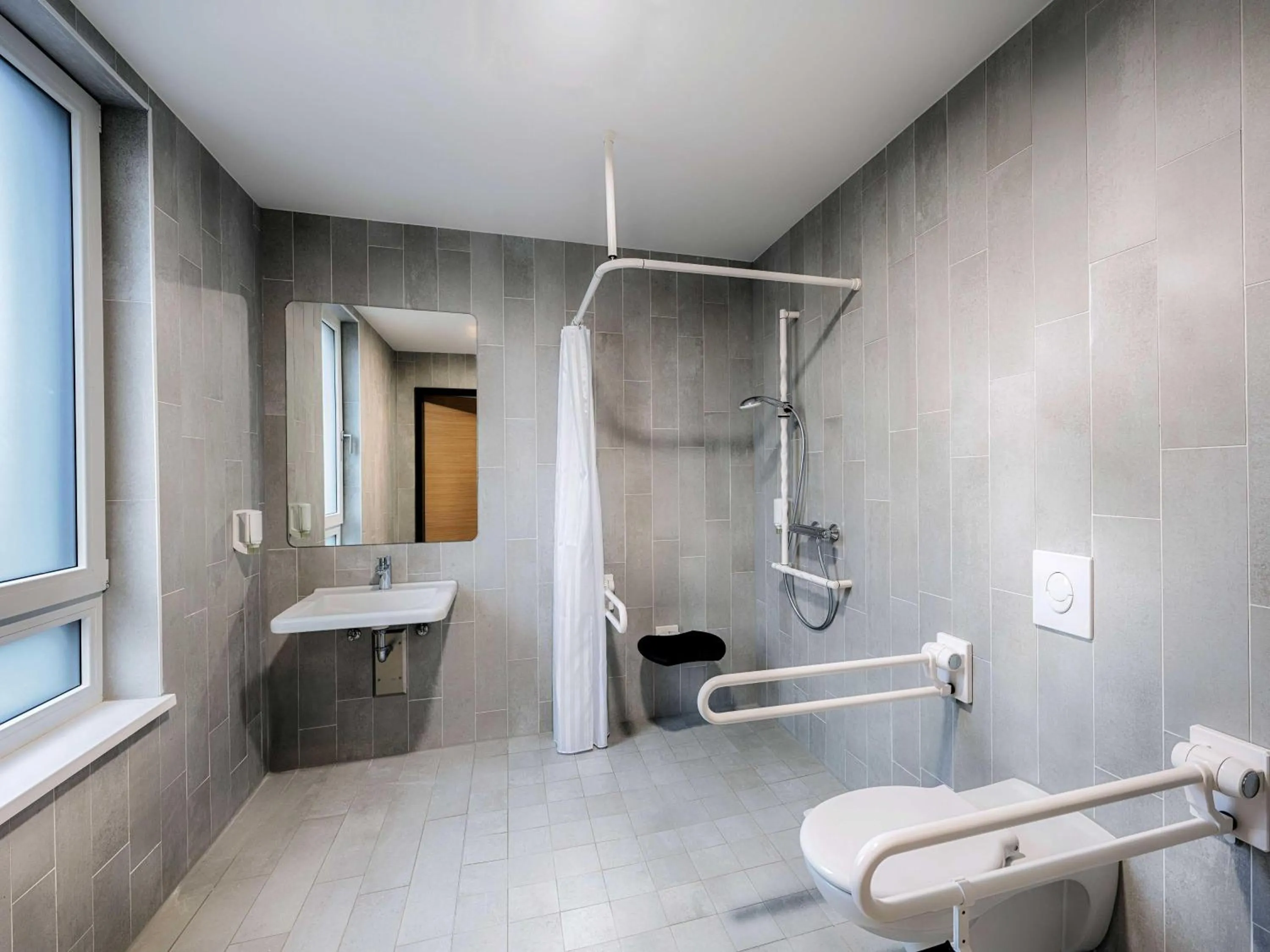 Shower in B&B HOTEL Linz City-Ost