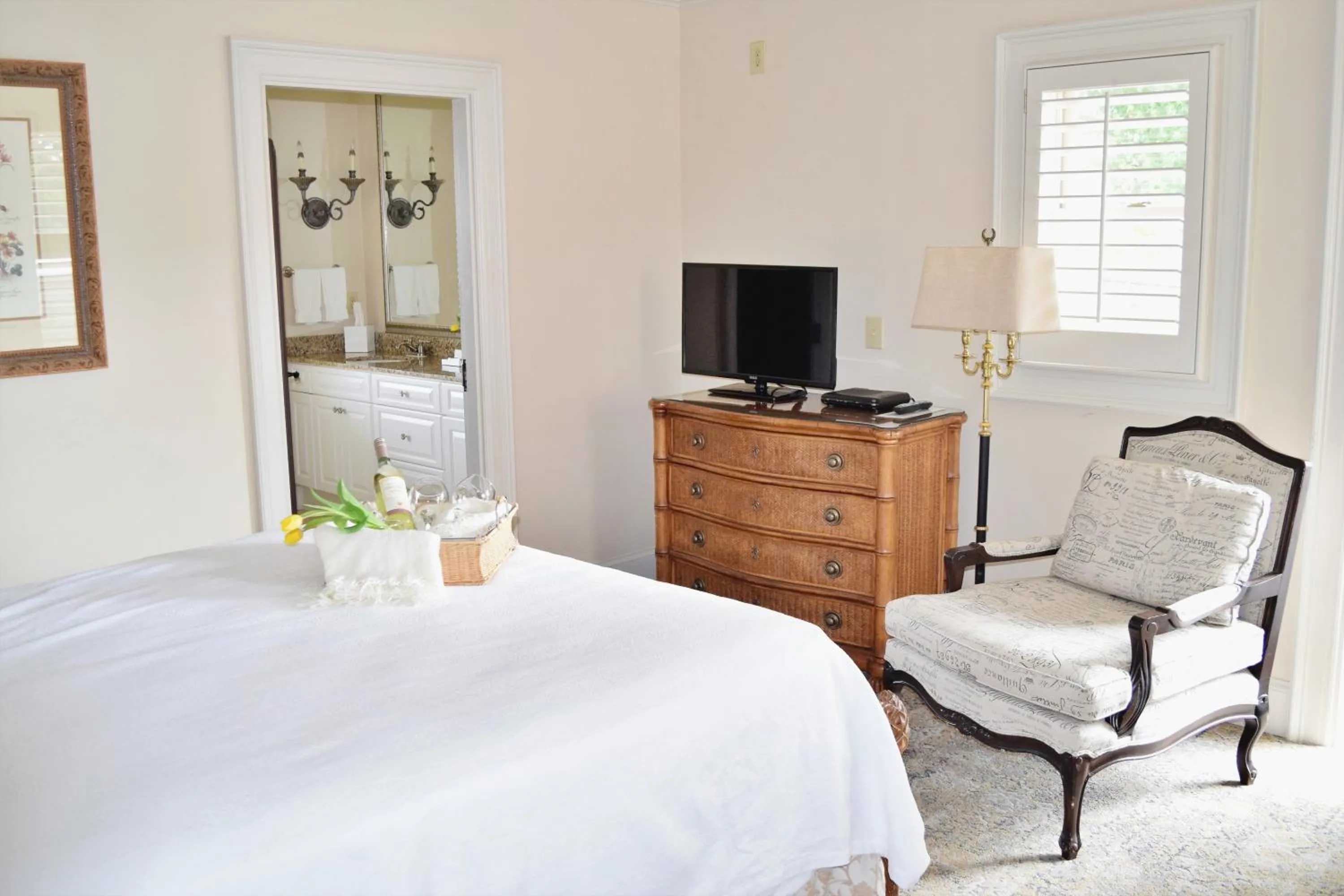 Bedroom, Bed in JH Adams Inn, Trademark Collection by Wyndham