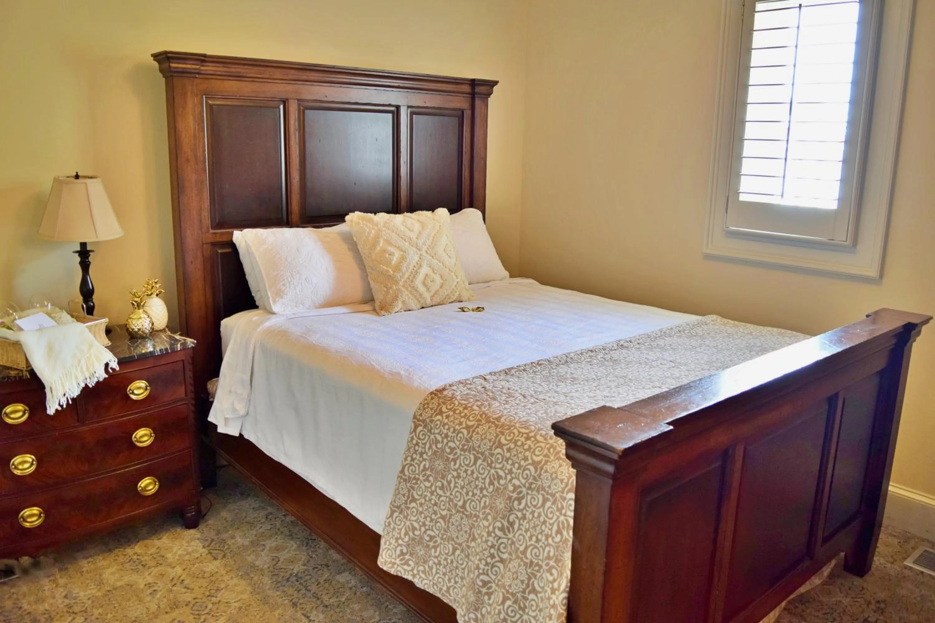 Bedroom, Bed in JH Adams Inn, Trademark Collection by Wyndham