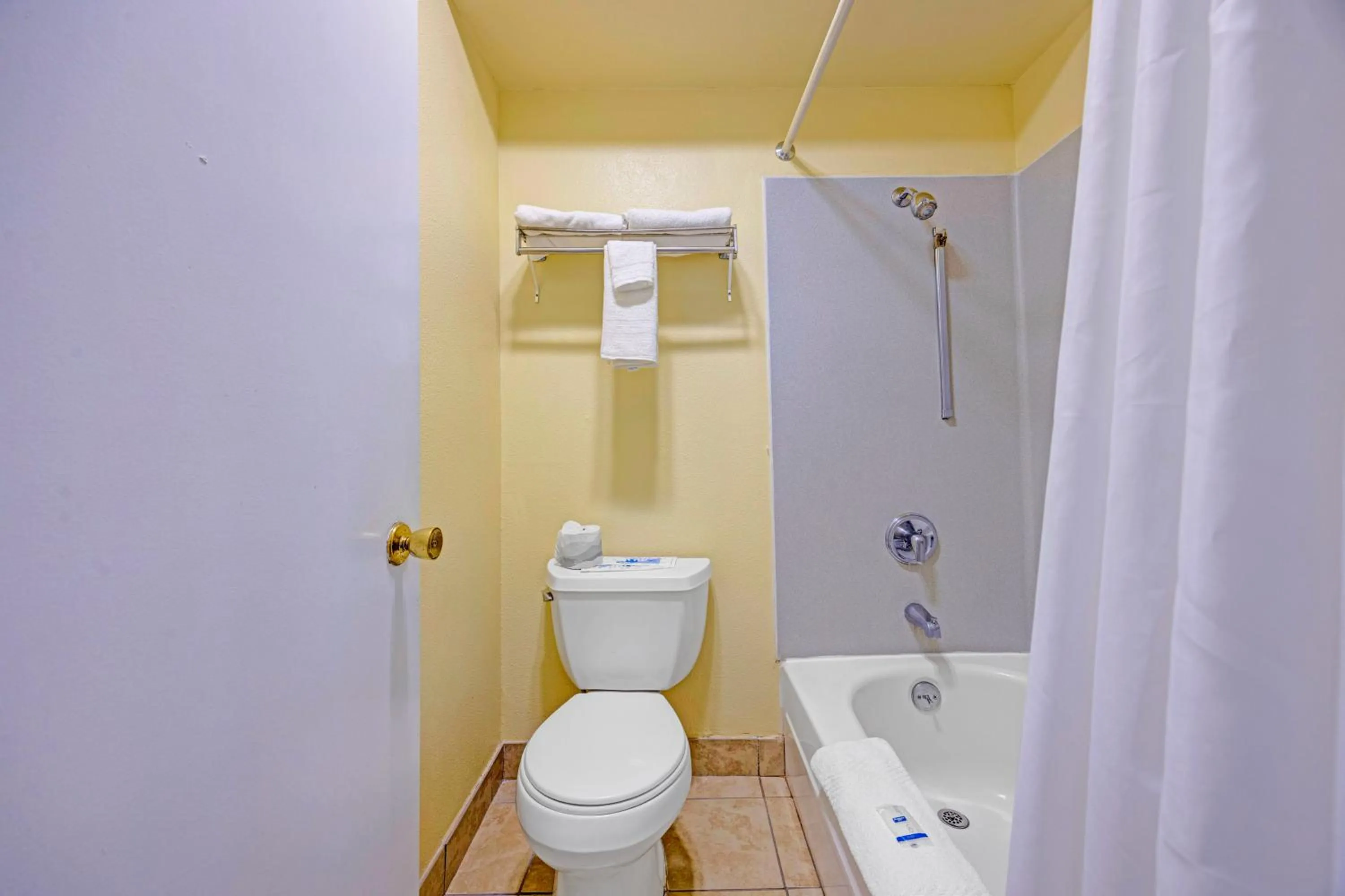 Bathroom in Capital O Stevenson Inn Riverside