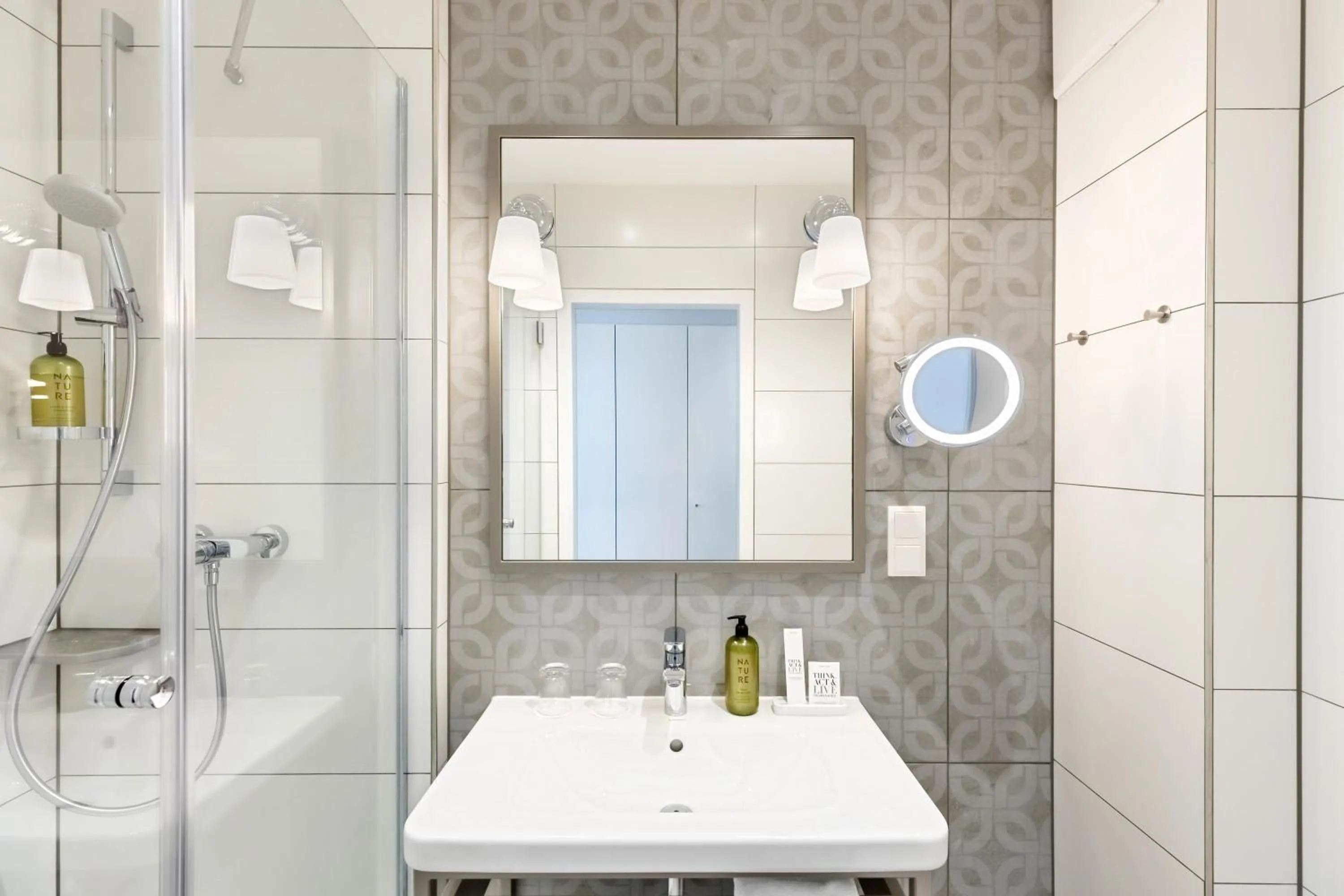 Shower in Hotel Rathauspark Wien, a member of Radisson Individuals