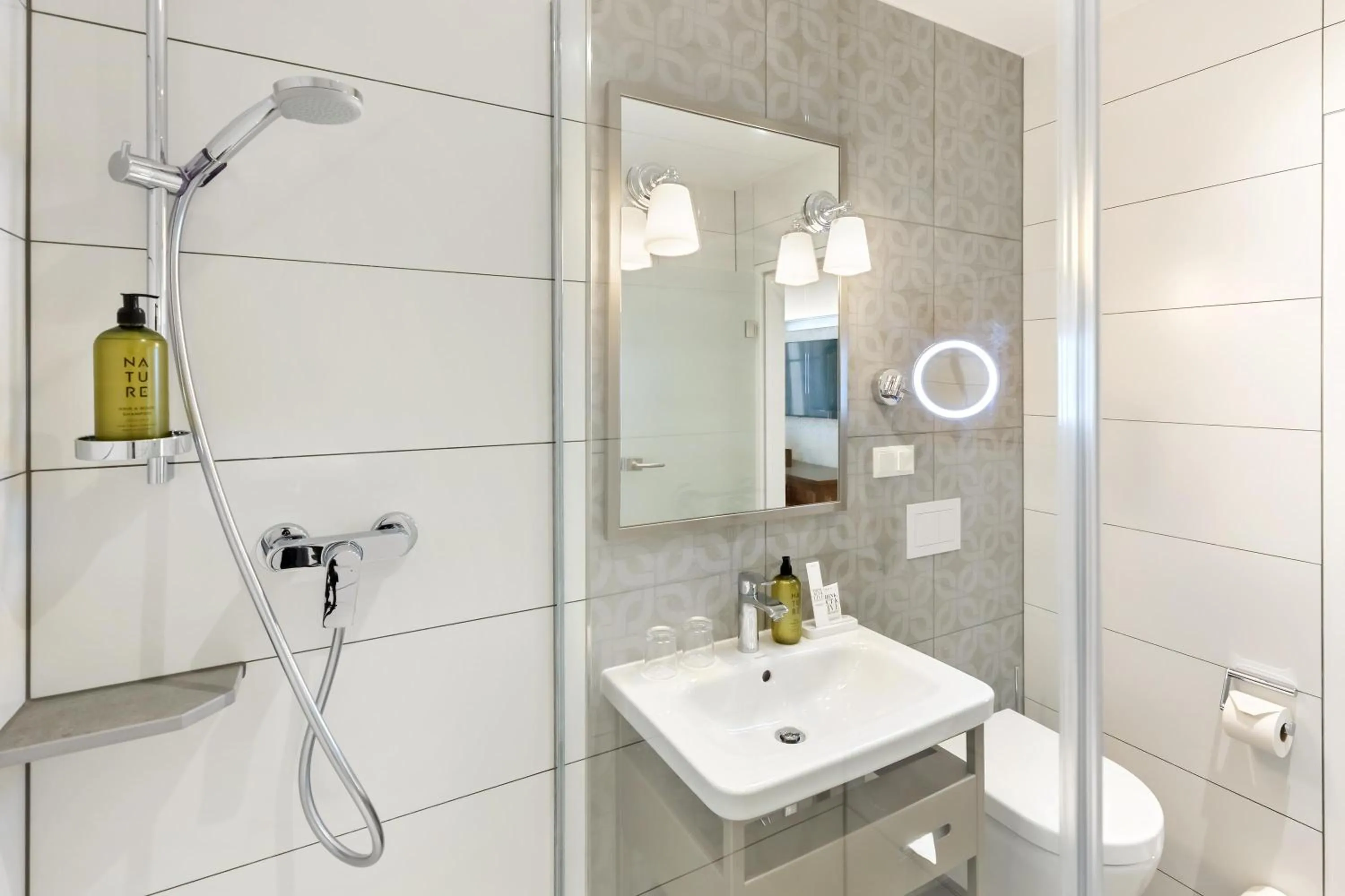 Shower in Hotel Rathauspark Wien, a member of Radisson Individuals