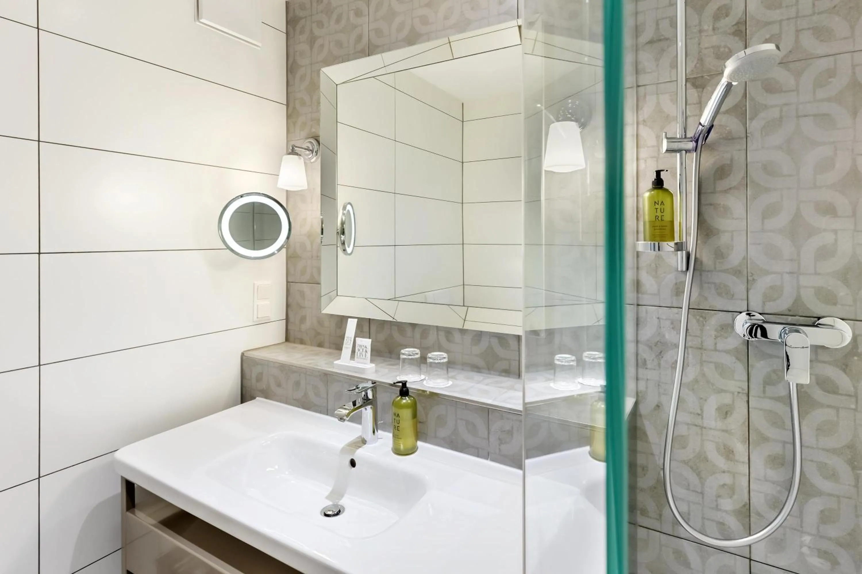 Shower in Hotel Rathauspark Wien, a member of Radisson Individuals