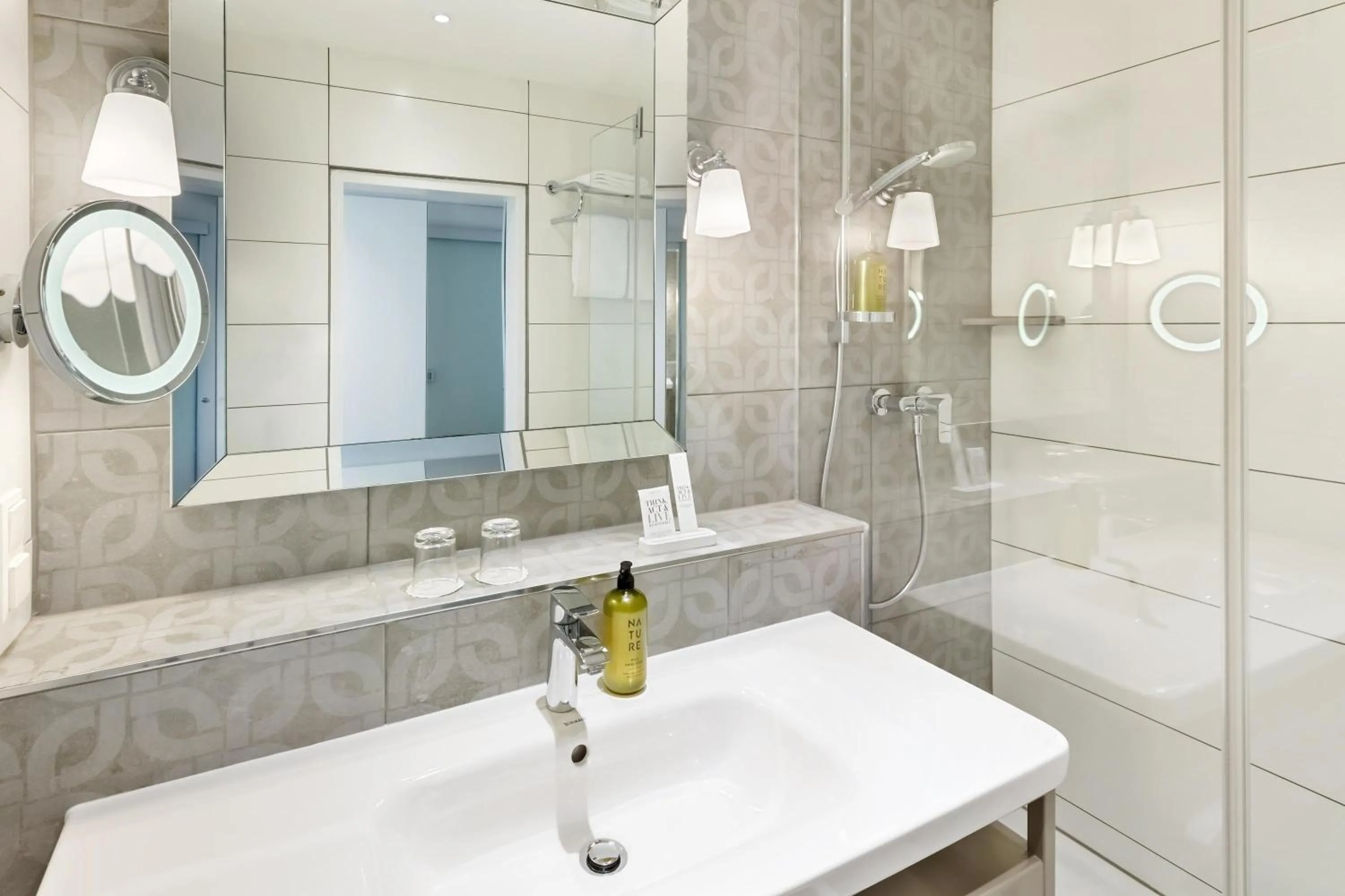 Bathroom in Hotel Rathauspark Wien, a member of Radisson Individuals