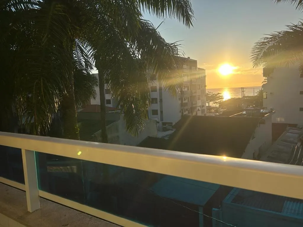 Apartamento área nobre da praia grande, vista para o mar, 3 suítes