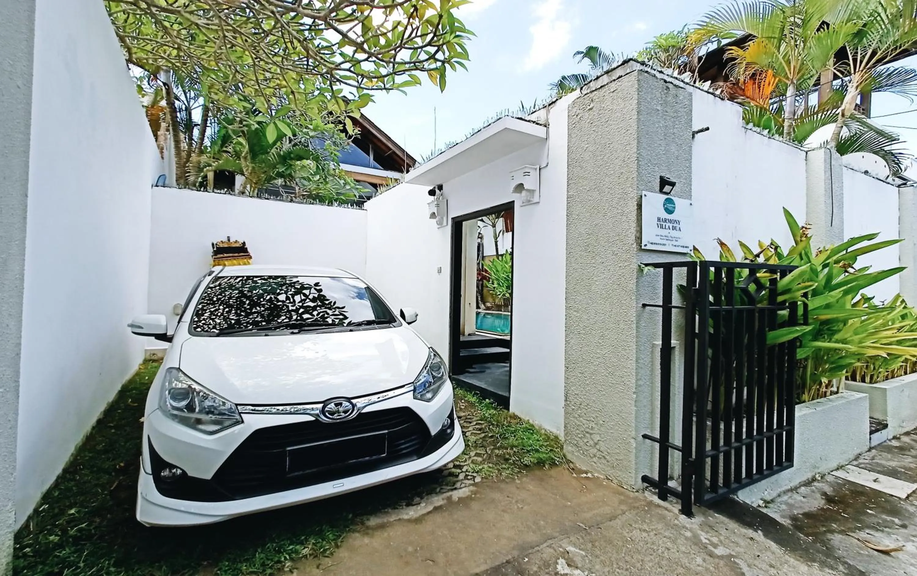 Parking in Harmony Villa Dua