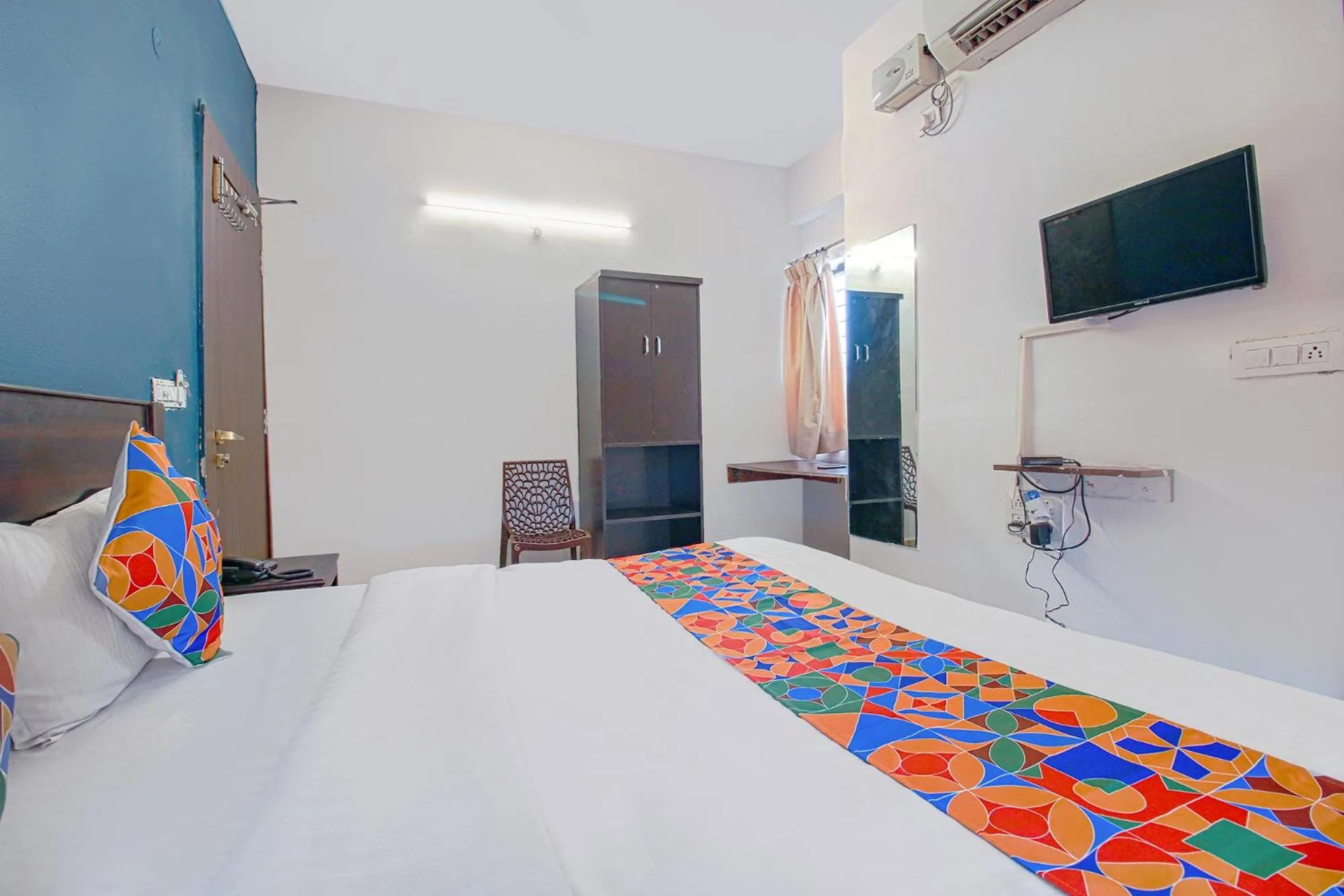 Communal lounge/ TV room, Bed in FabHotel Saket Inn
