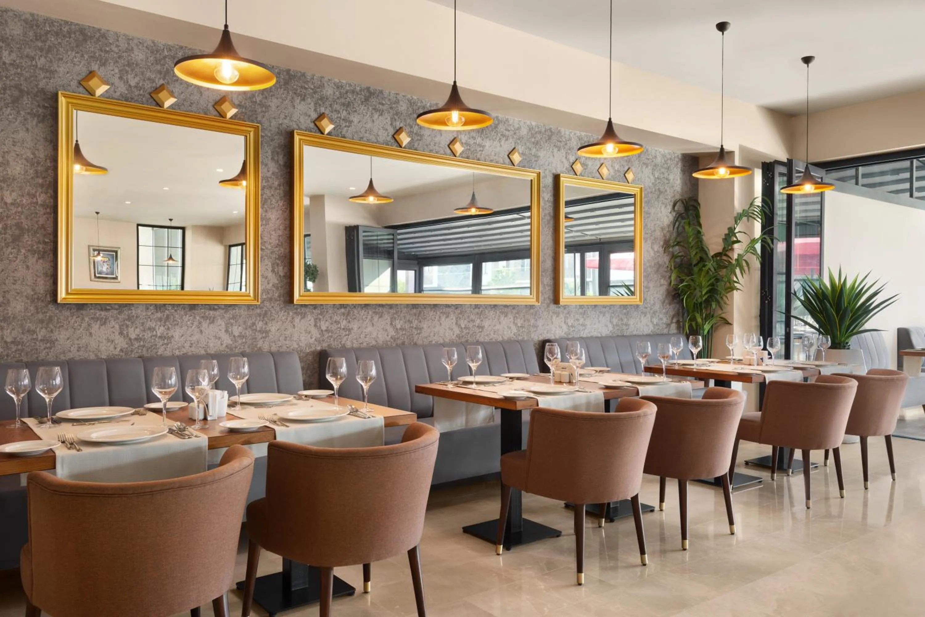 Restaurant/places to eat in Ramada by Wyndham Izmir Aliaga