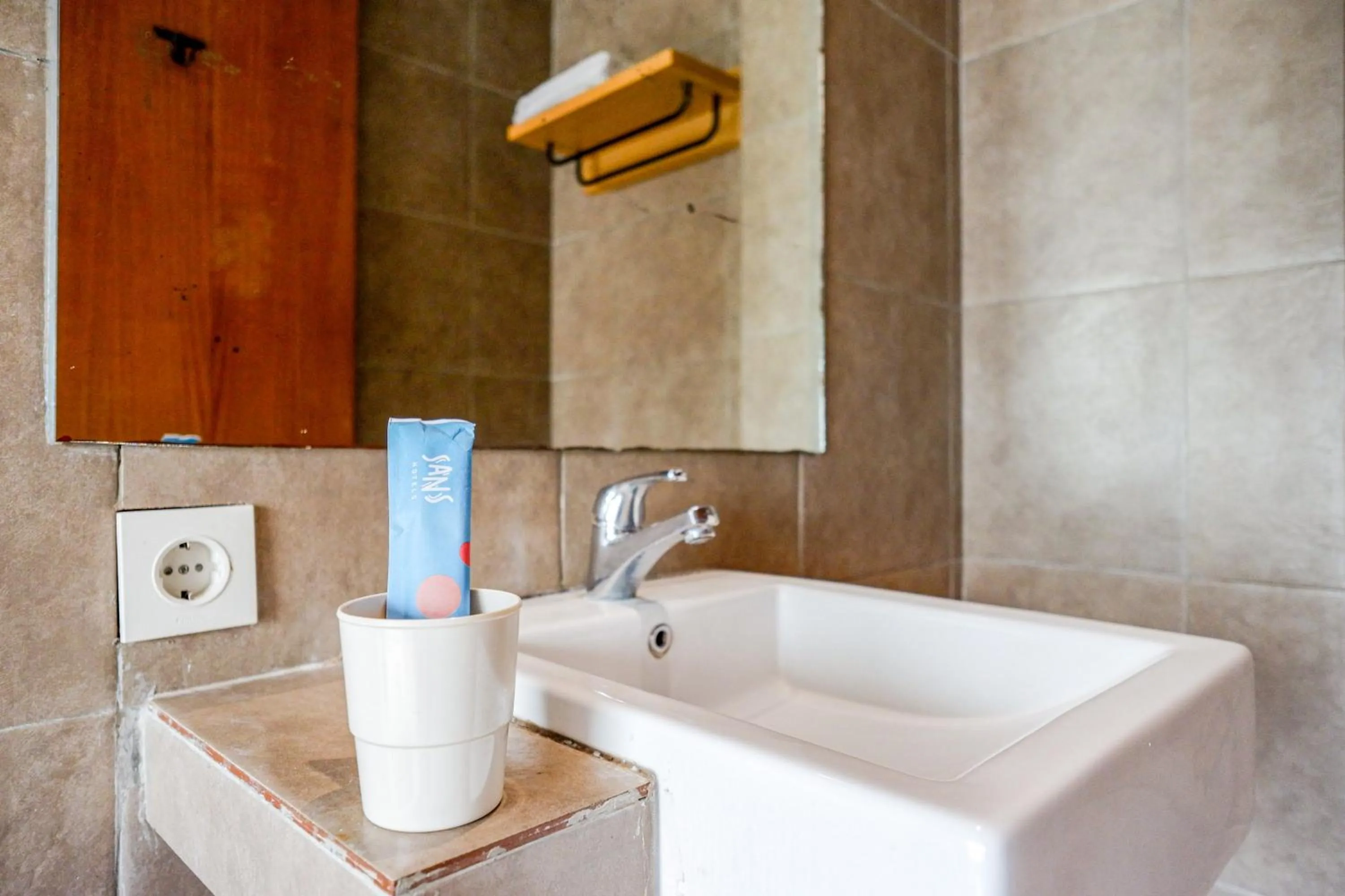 Bathroom in Sans Hotel Ekkon Yogyakarta by Reddoorz