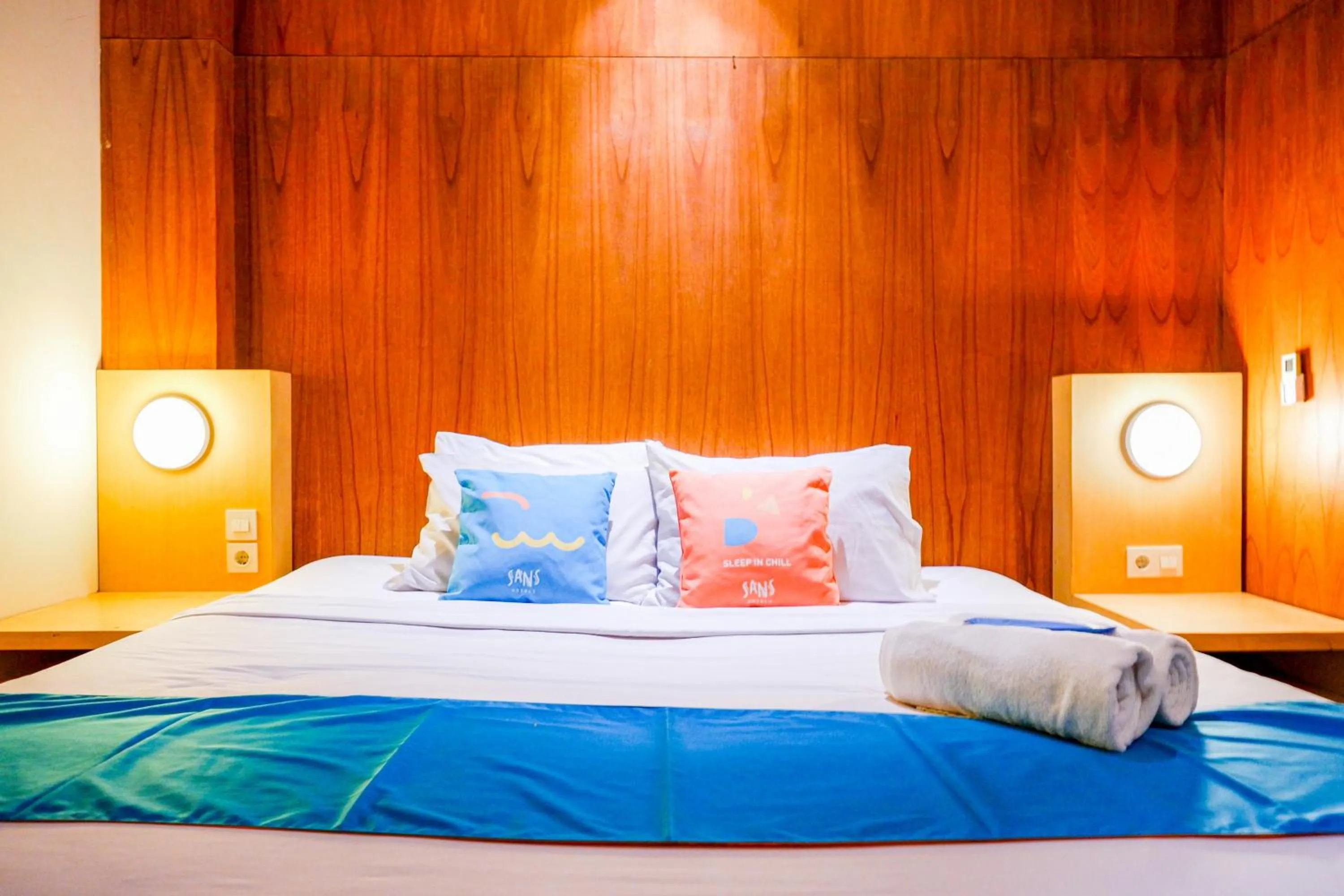 Bedroom, Bed in Sans Hotel Ekkon Yogyakarta by Reddoorz