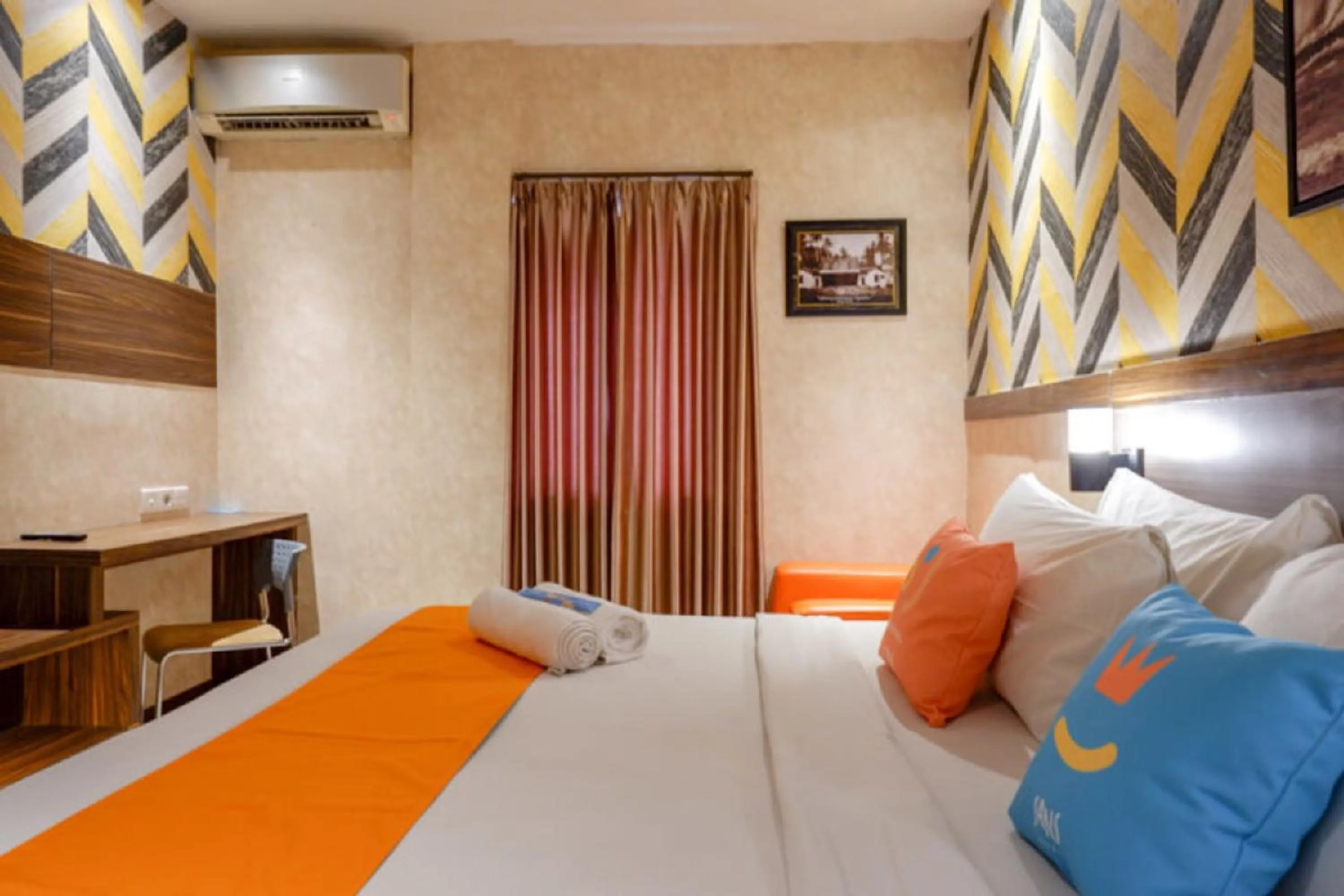 Bed in Sans Hotel Ekkon Yogyakarta by Reddoorz