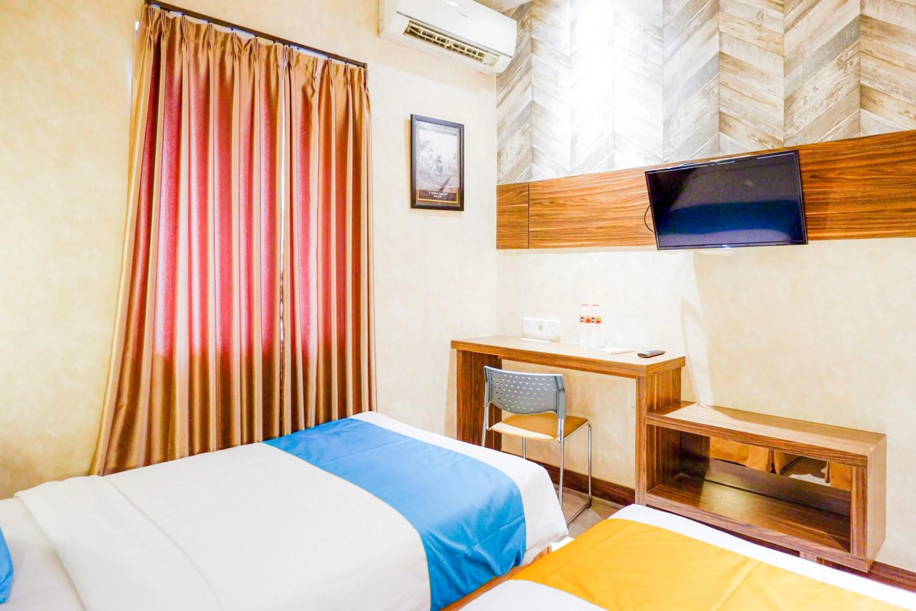 Bedroom, Bed in Sans Hotel Ekkon Yogyakarta by Reddoorz