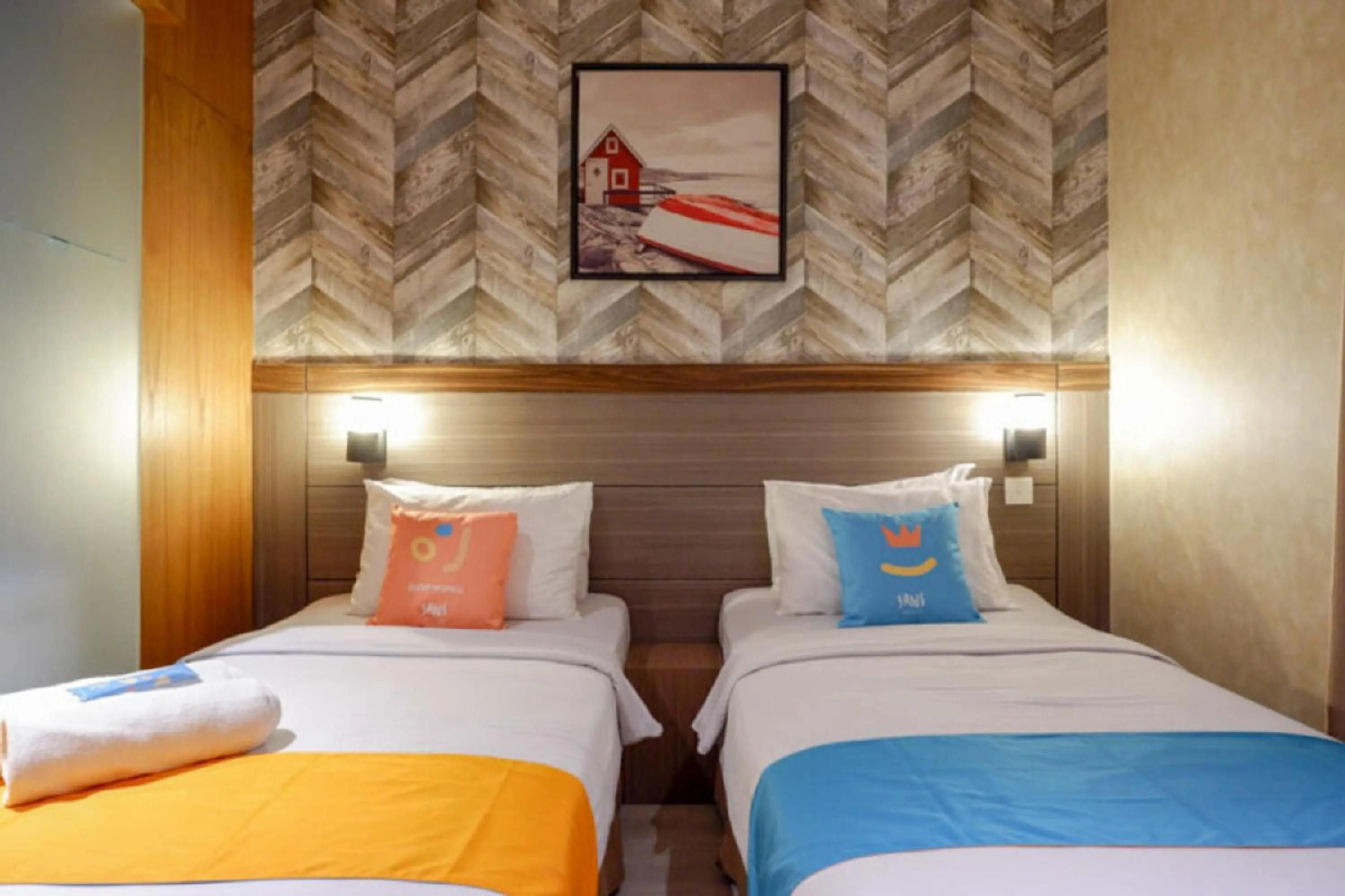 Bed in Sans Hotel Ekkon Yogyakarta by Reddoorz