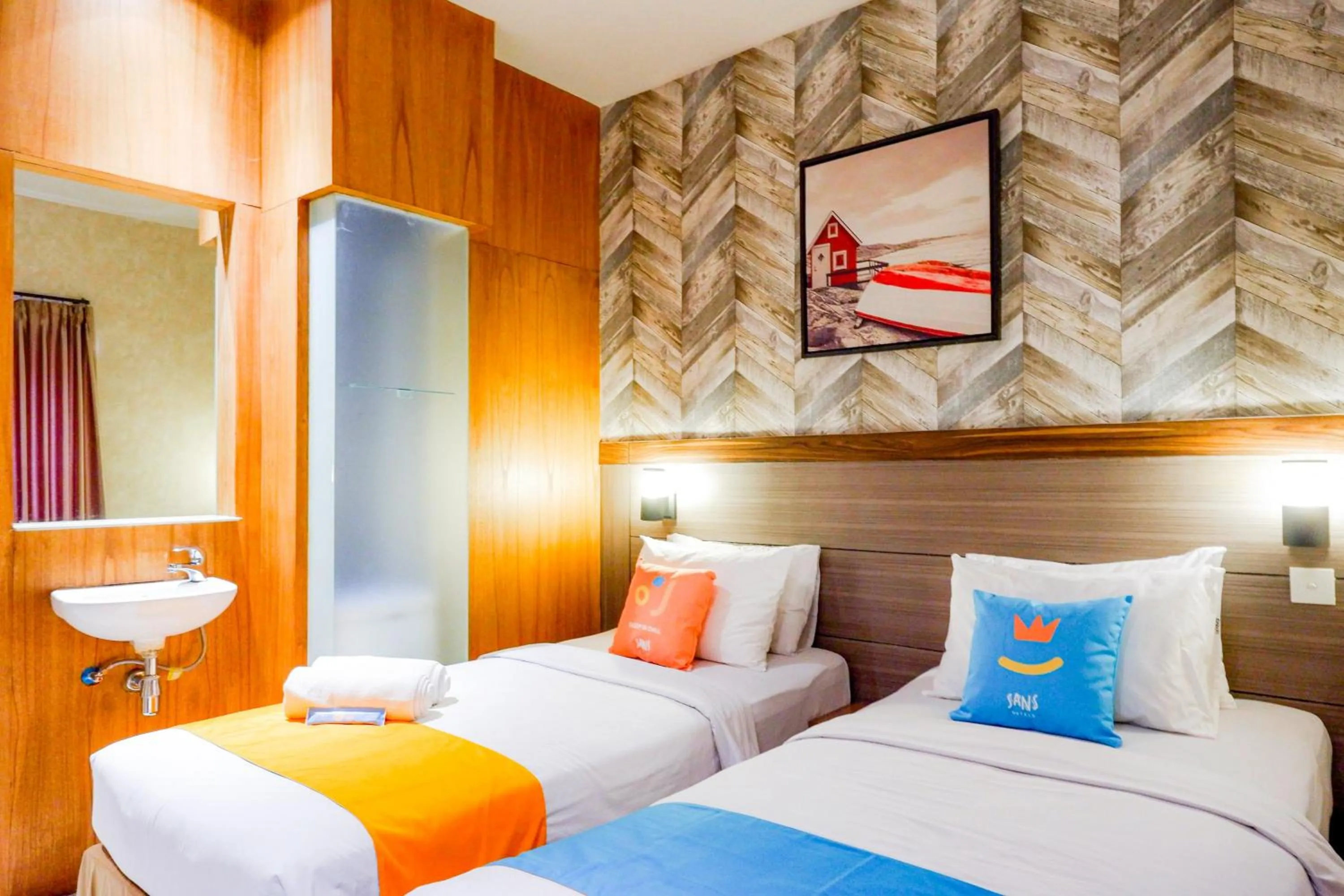 Bedroom, Bed in Sans Hotel Ekkon Yogyakarta by Reddoorz