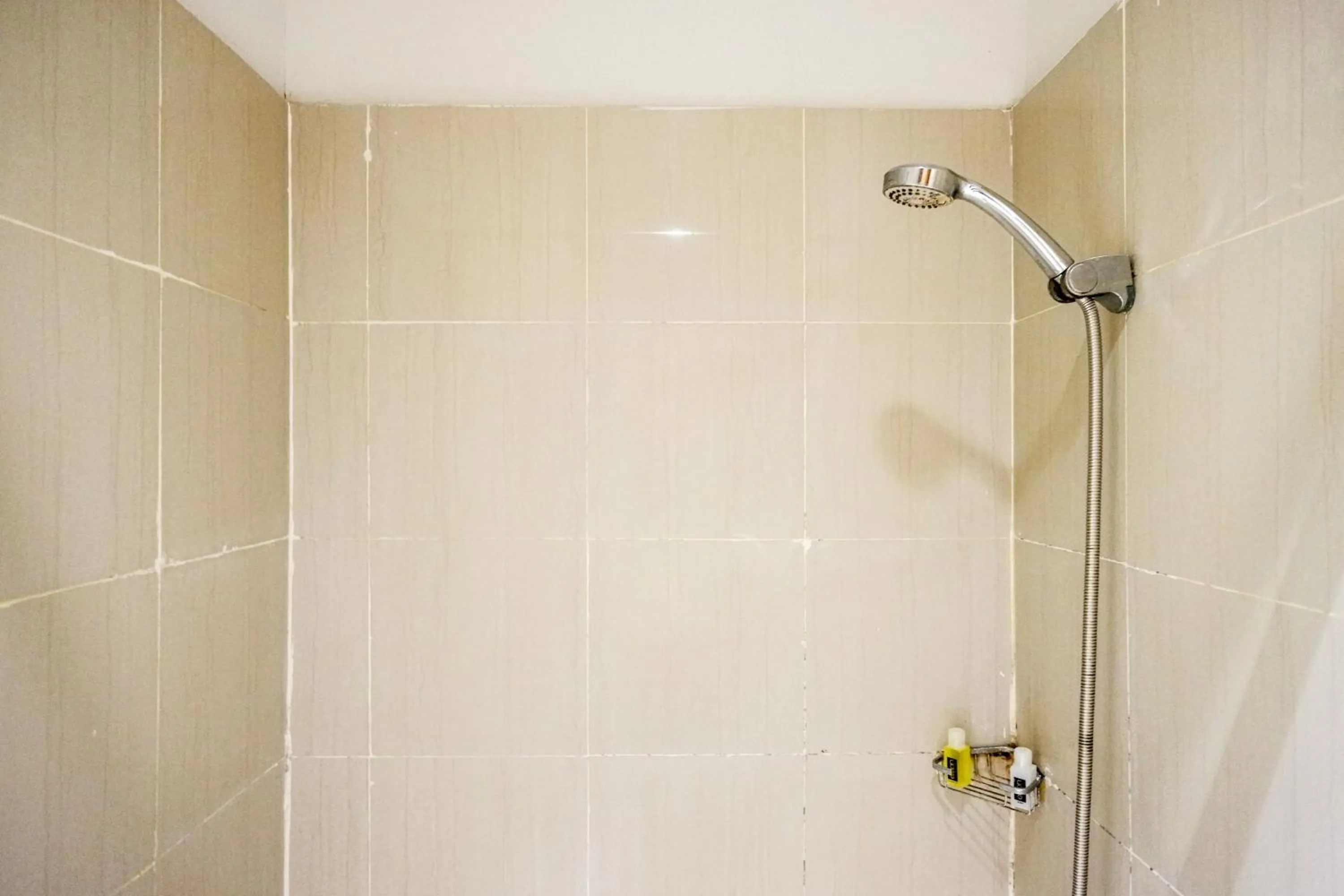 Bathroom in Sans Hotel Ekkon Yogyakarta by Reddoorz