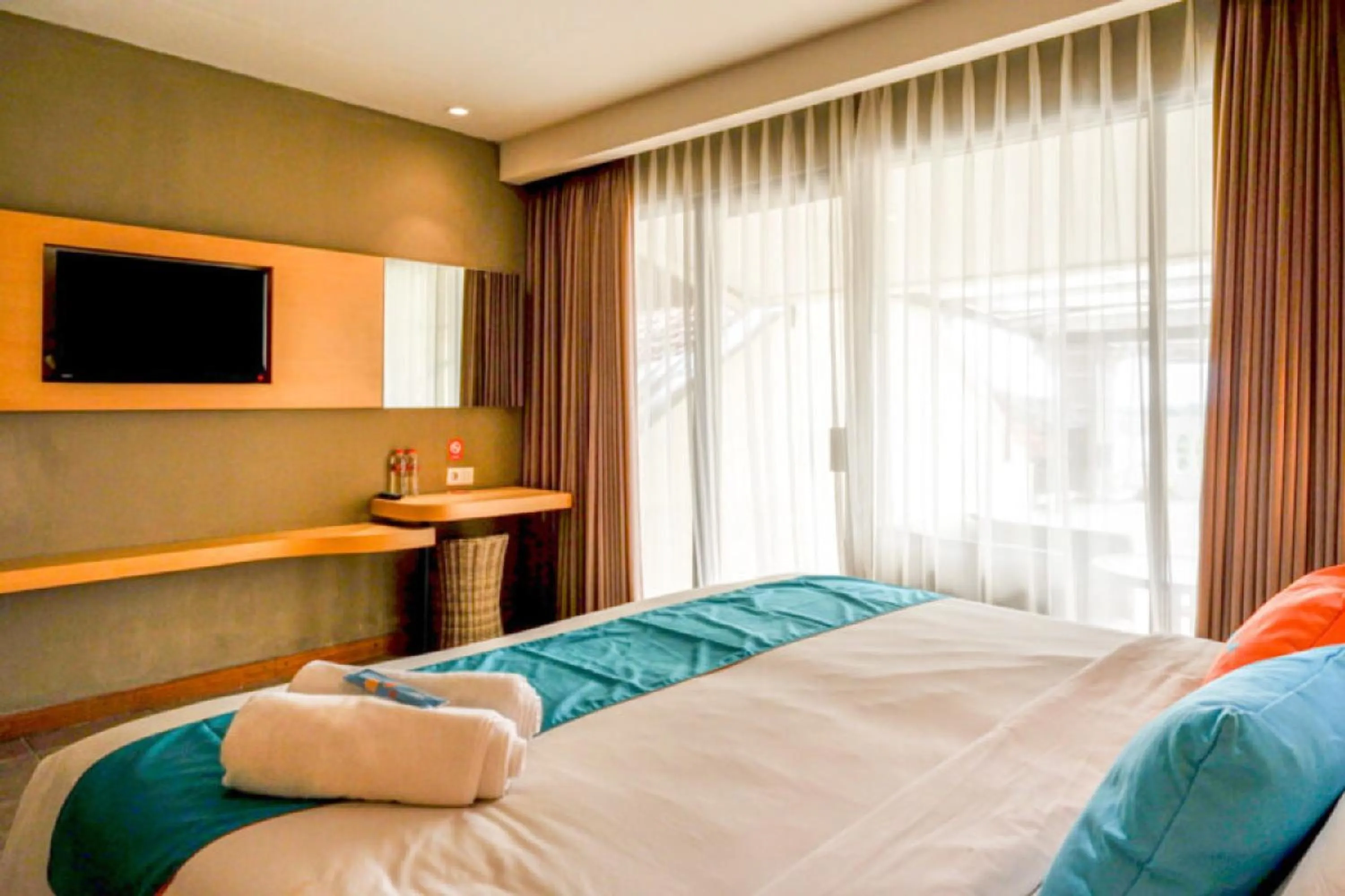 Bedroom, Bed in Sans Hotel Ekkon Yogyakarta by Reddoorz