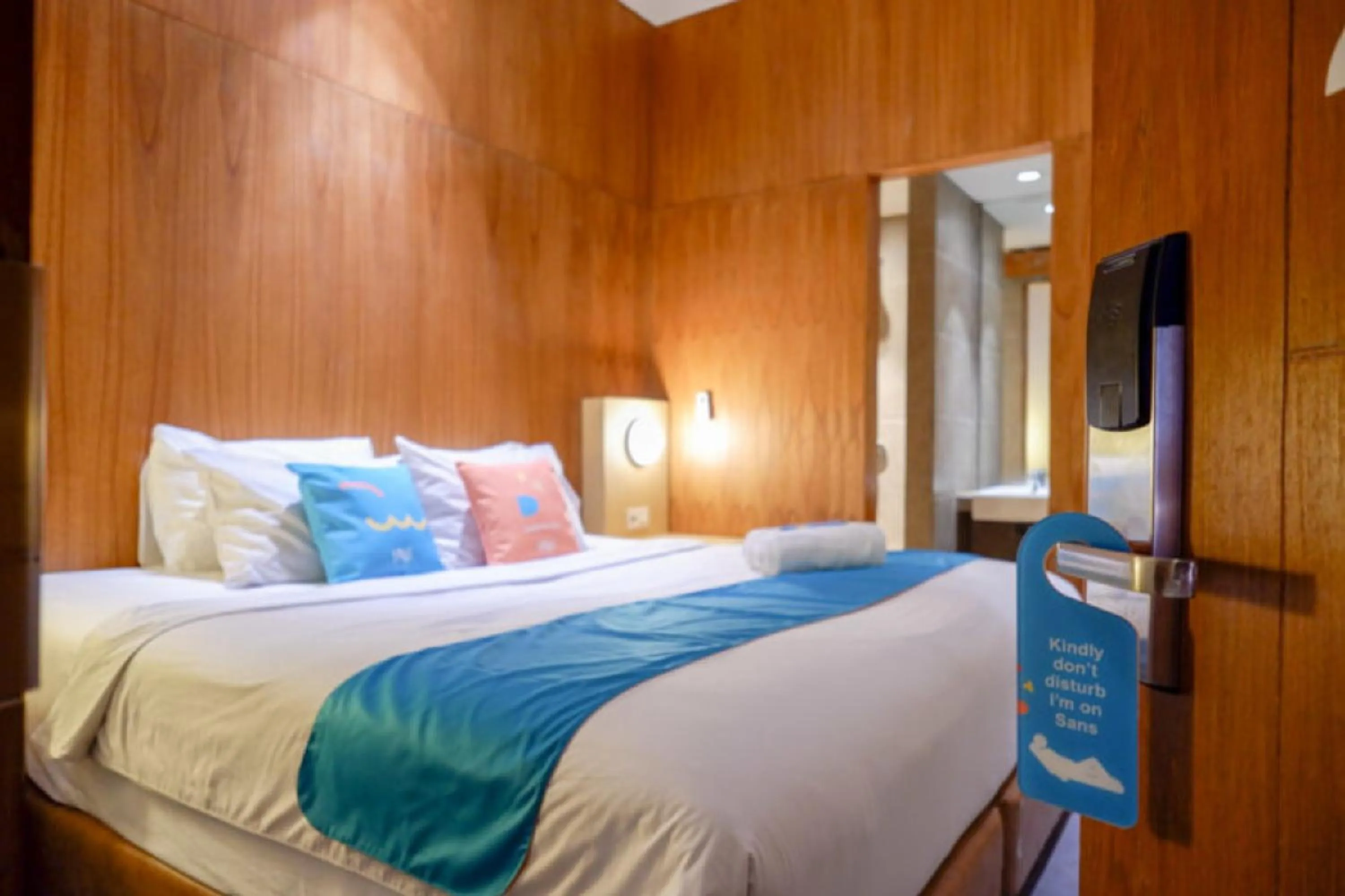 Bed in Sans Hotel Ekkon Yogyakarta by Reddoorz