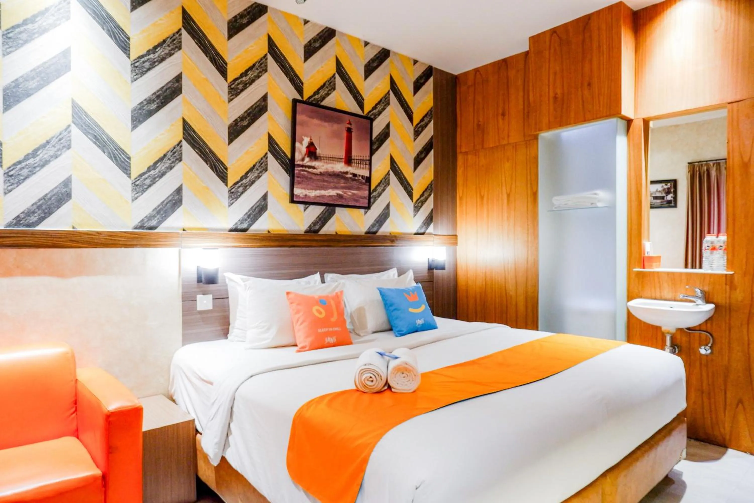 Bedroom, Bed in Sans Hotel Ekkon Yogyakarta by Reddoorz