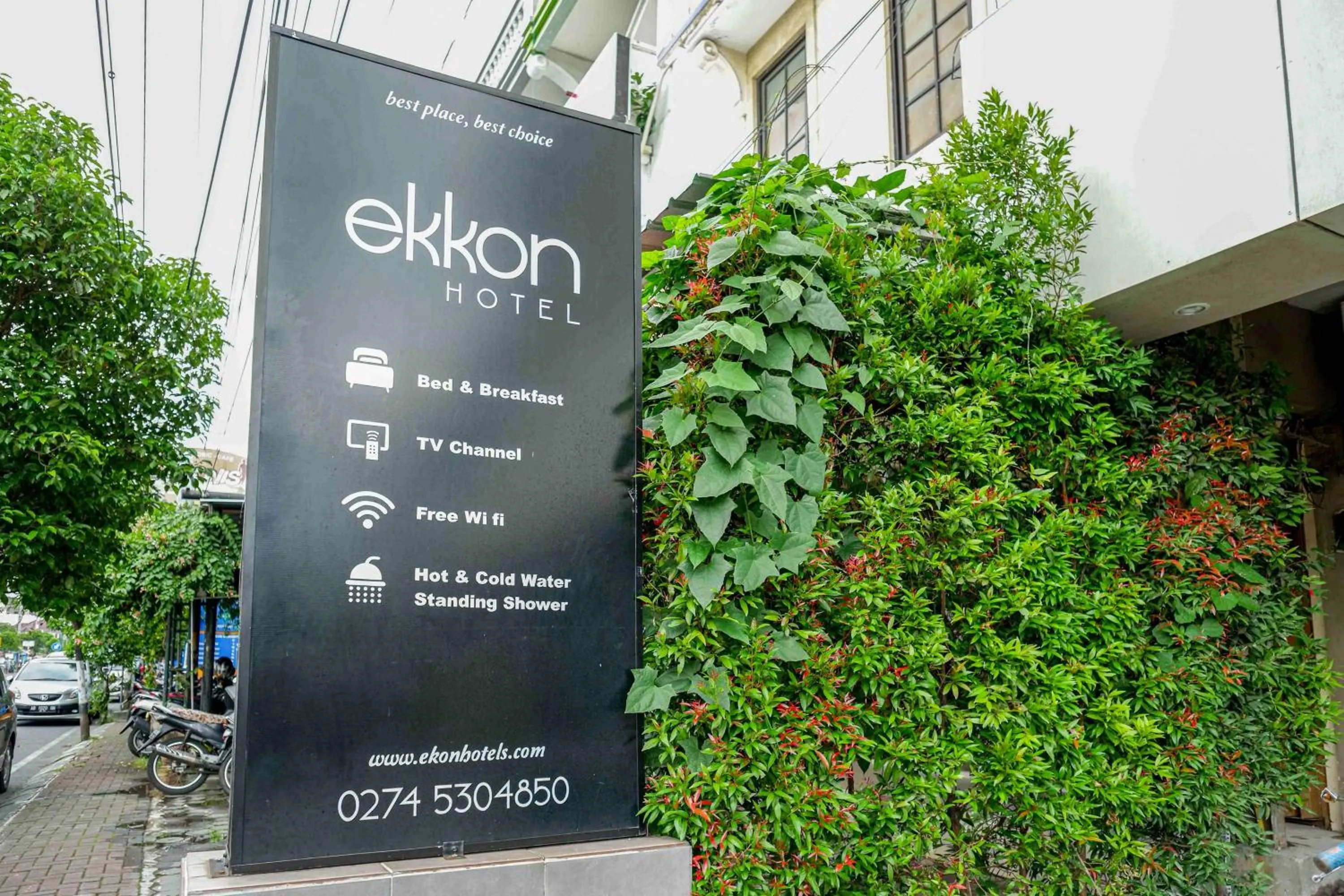 Property logo or sign in Sans Hotel Ekkon Yogyakarta by Reddoorz