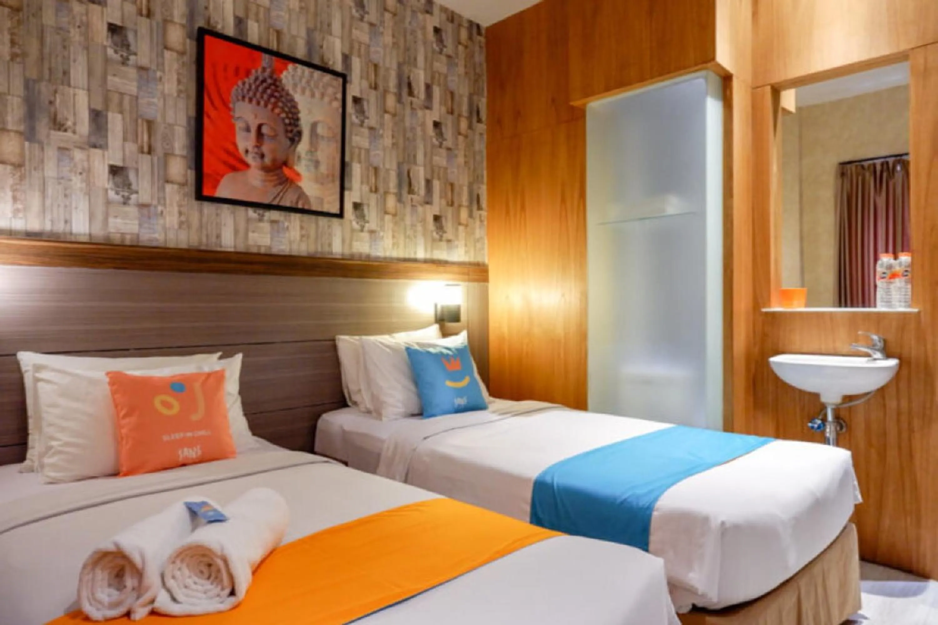 Bedroom, Bed in Sans Hotel Ekkon Yogyakarta by Reddoorz