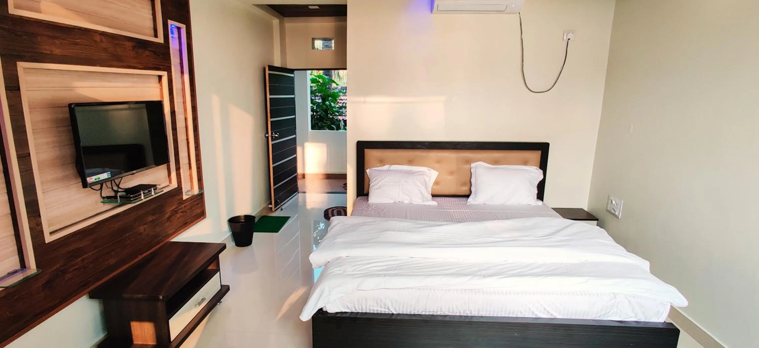 Bed in Happy Days Diveagar