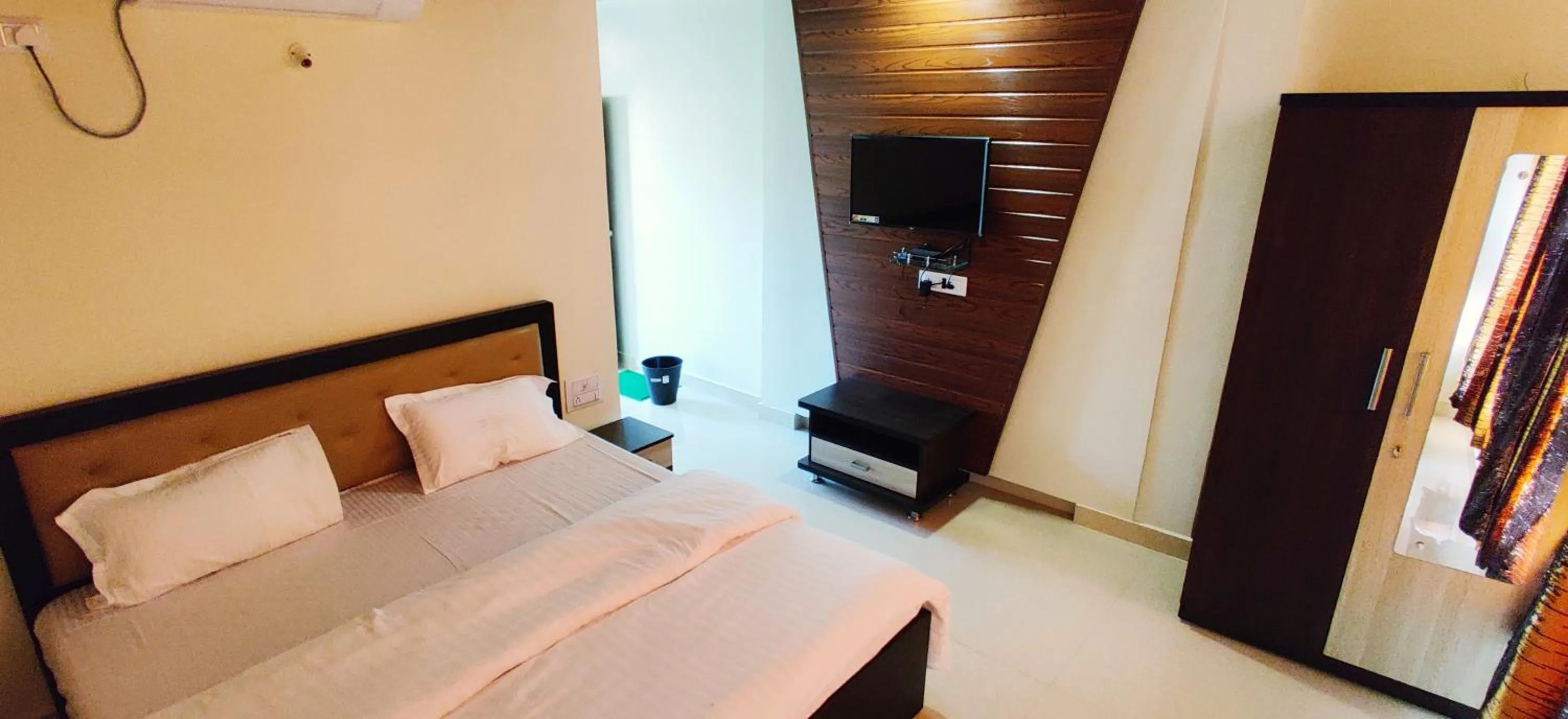 Bed in Happy Days Diveagar