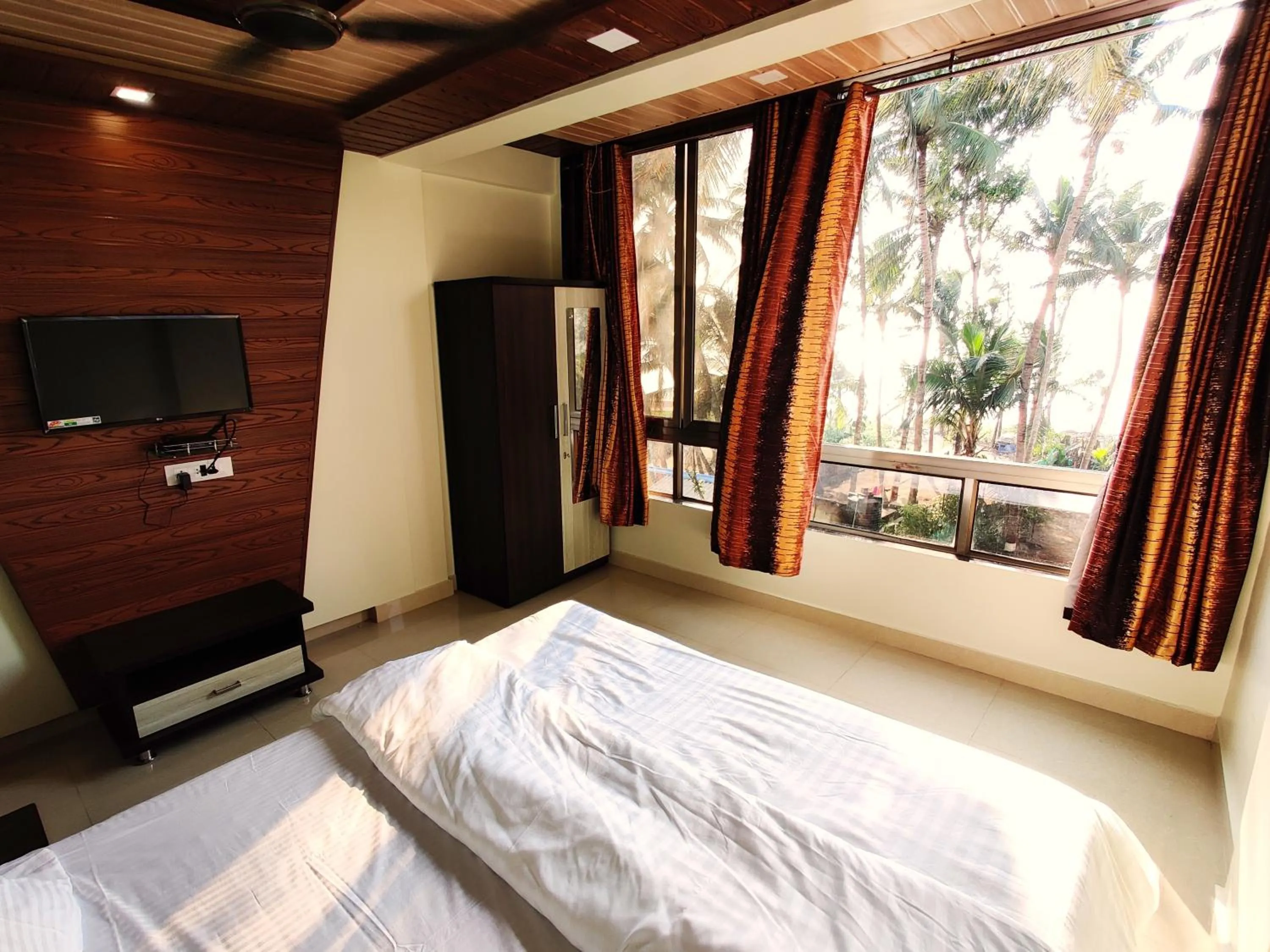 Sea view, Bed in Happy Days Diveagar
