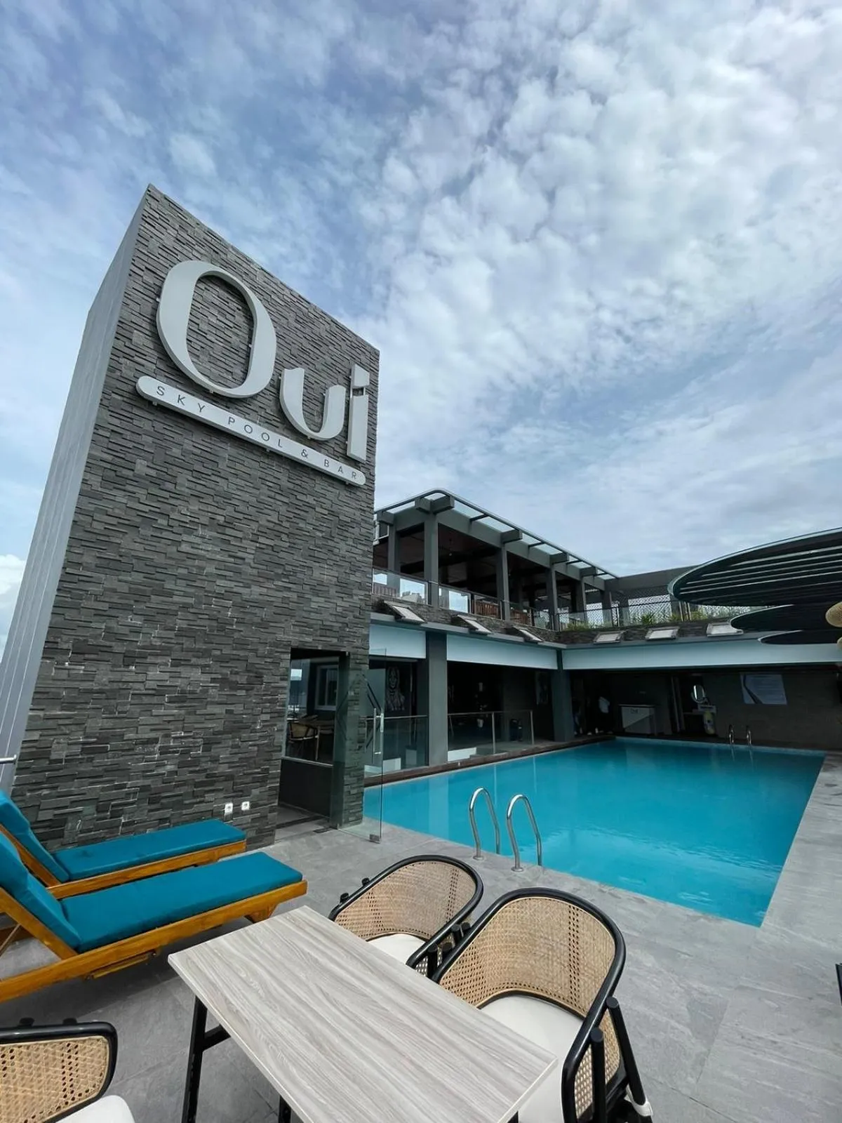 Swimming pool in Golden Palace Hotel