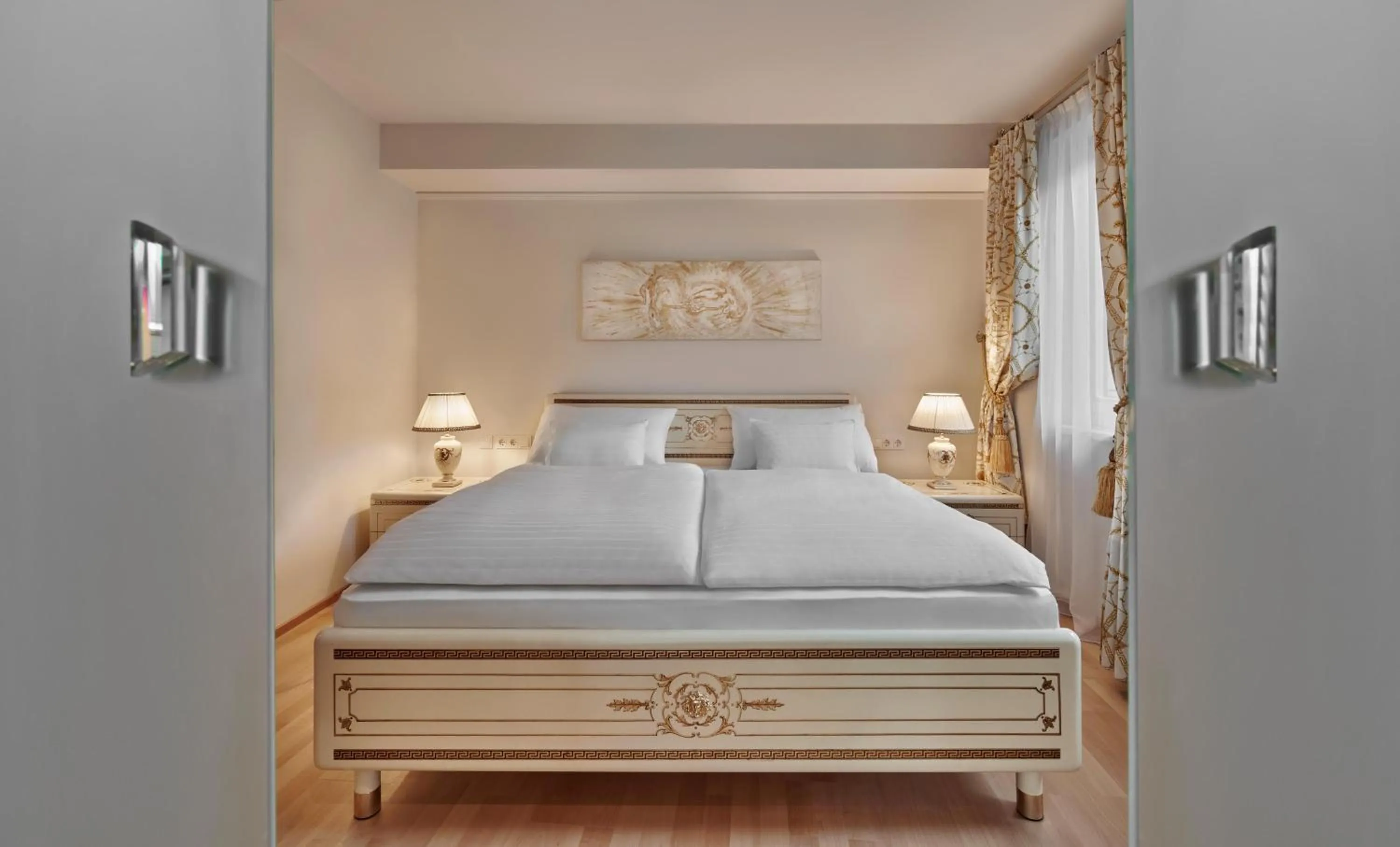 Photo of the whole room, Bed in Hotel Schwarzer Adler Innsbruck