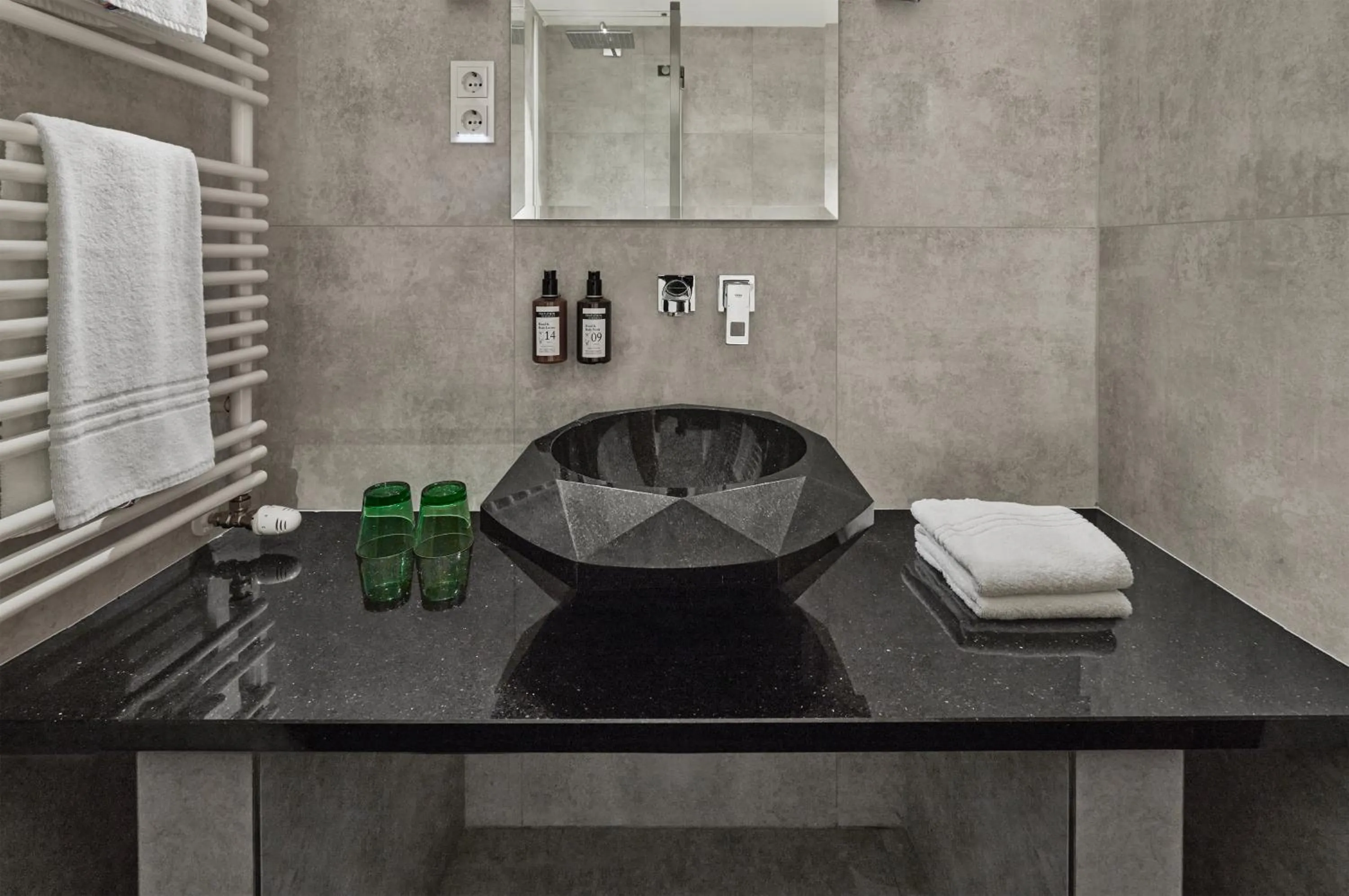 Bathroom in Hotel Schwarzer Adler Innsbruck